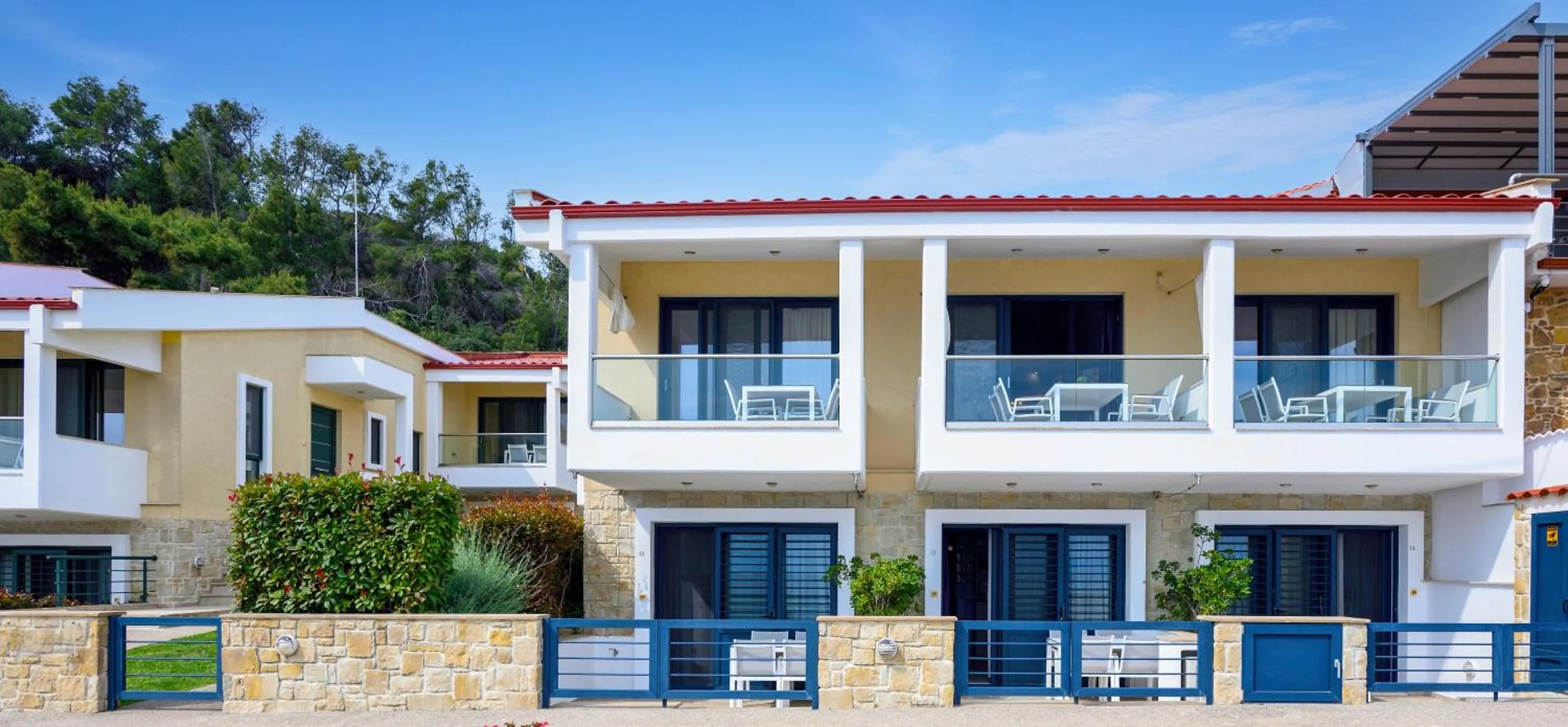 Property building in Elpiniki Luxury Apartments