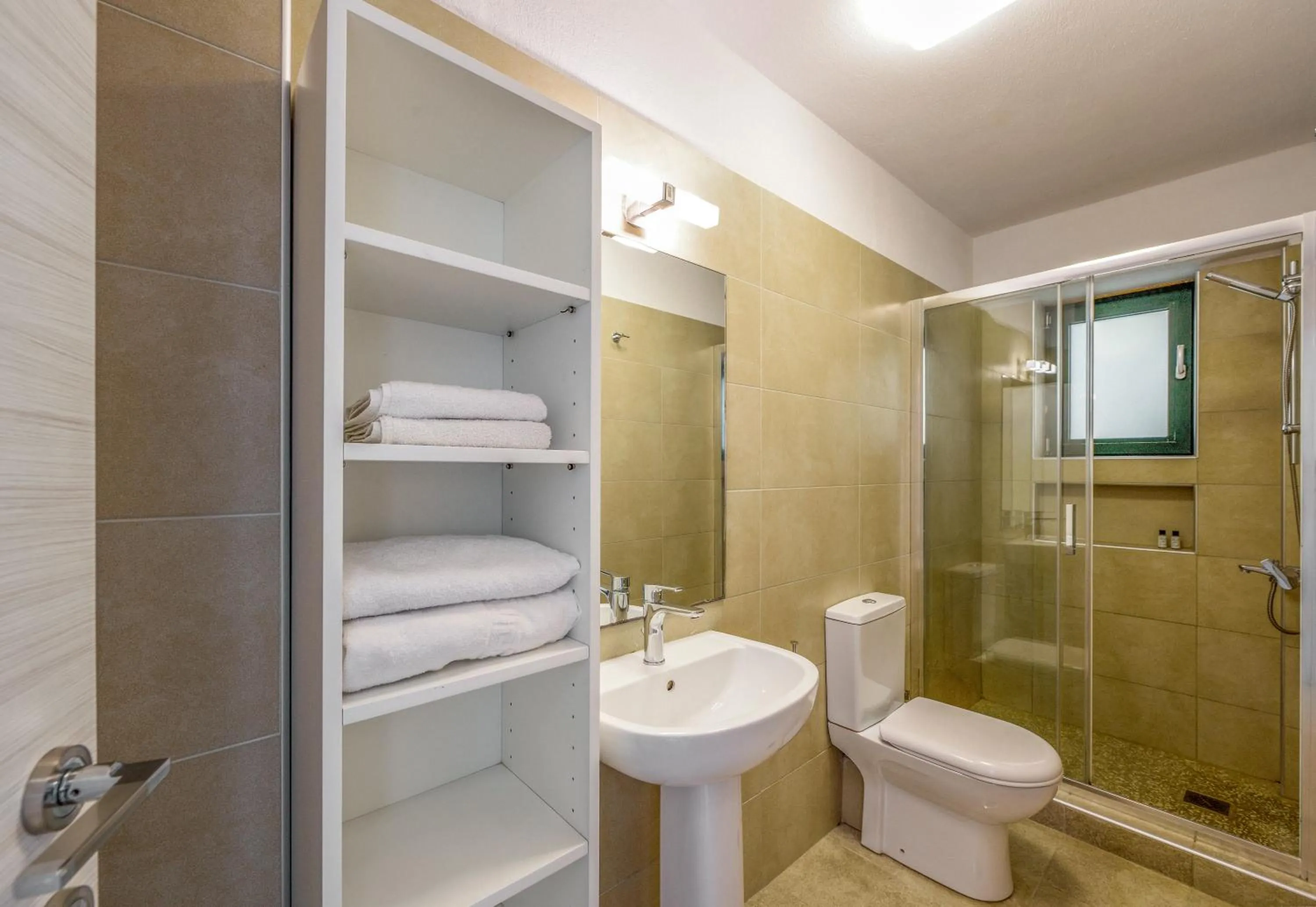 Shower in Elpiniki Luxury Apartments