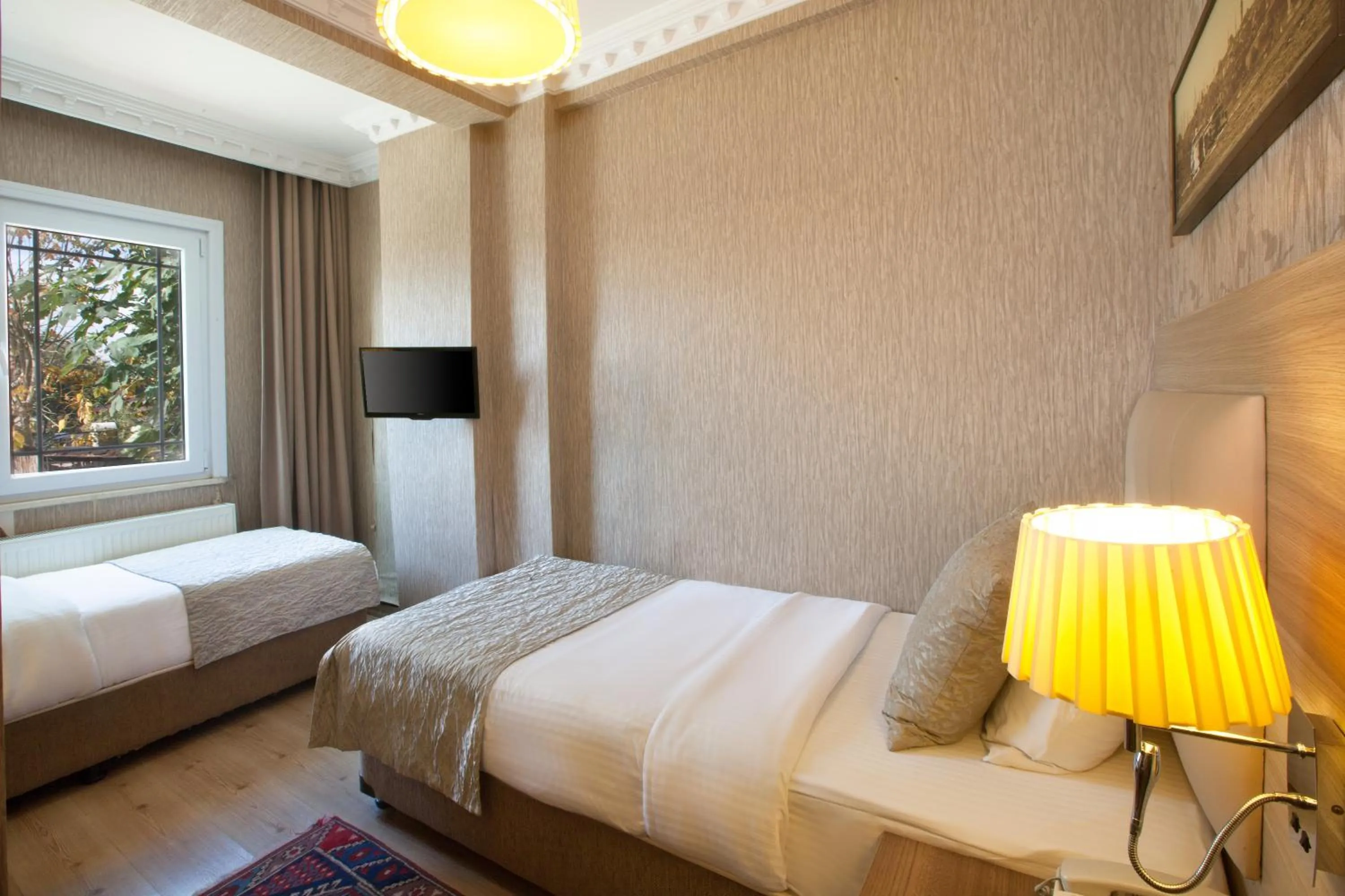 Photo of the whole room, Bed in Sultanahmet inn Hotel