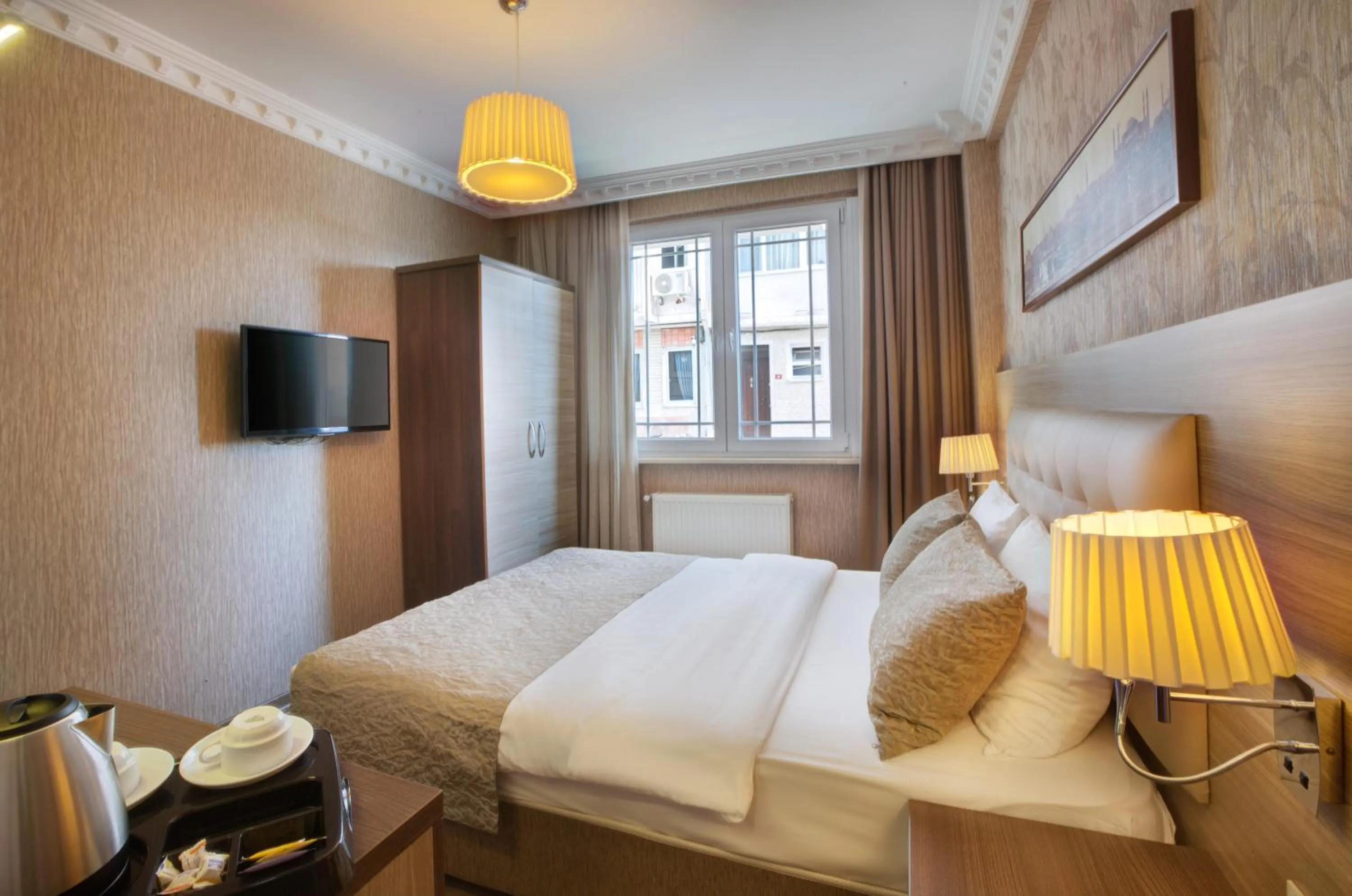 Photo of the whole room, Bed in Sultanahmet inn Hotel