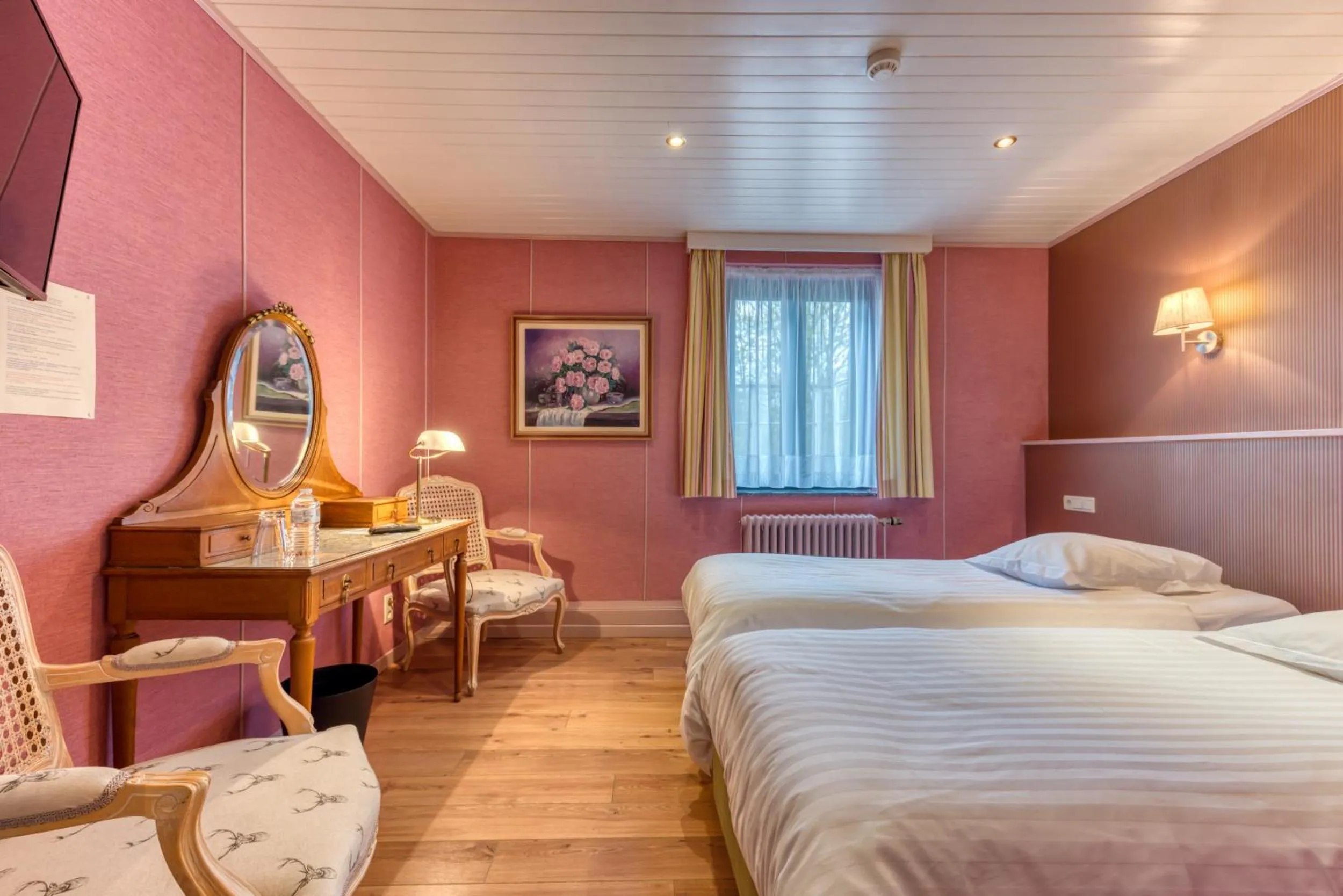 Bed in Hôtel Le Cor de Chasse