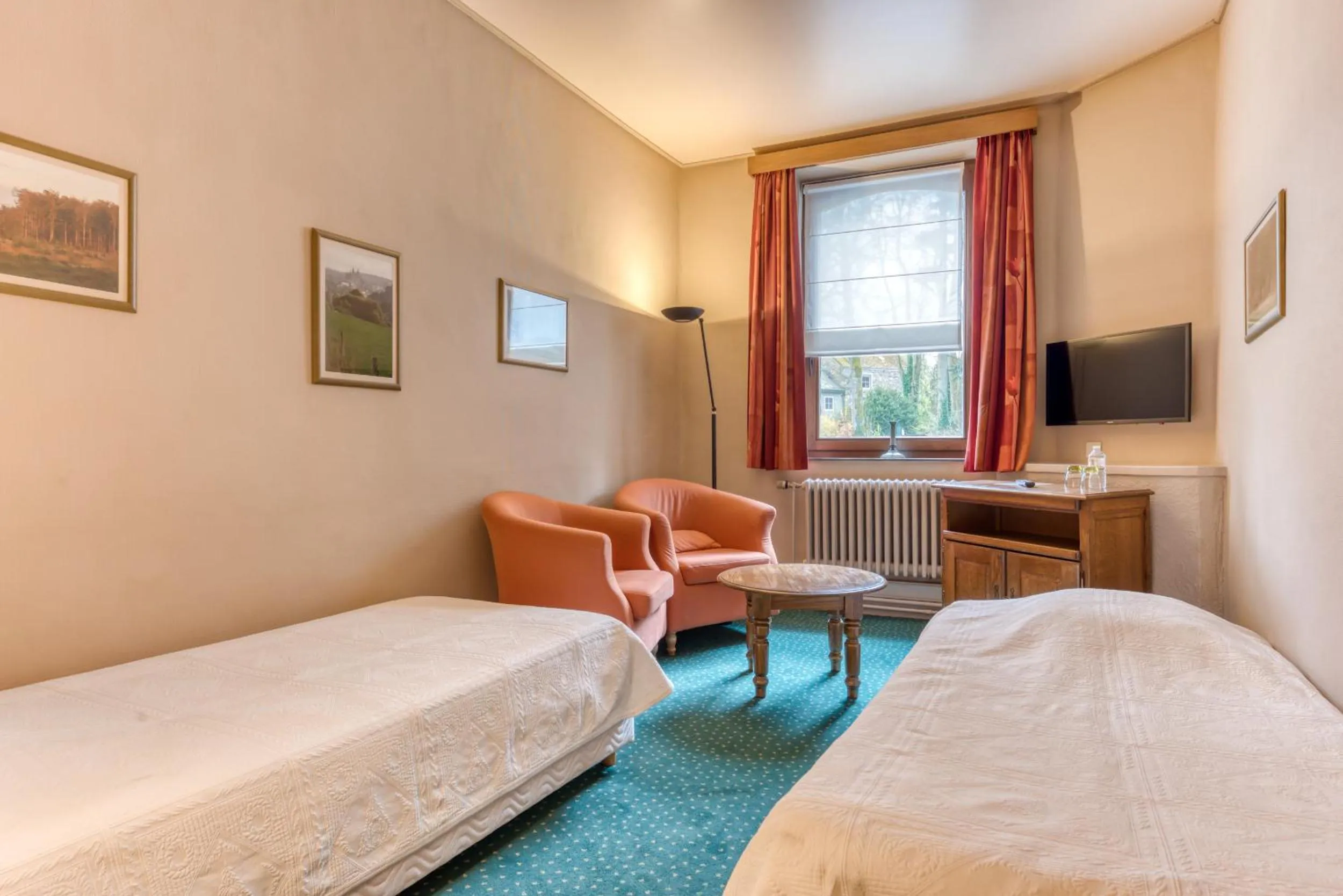 Bedroom, Bed in Hôtel Le Cor de Chasse