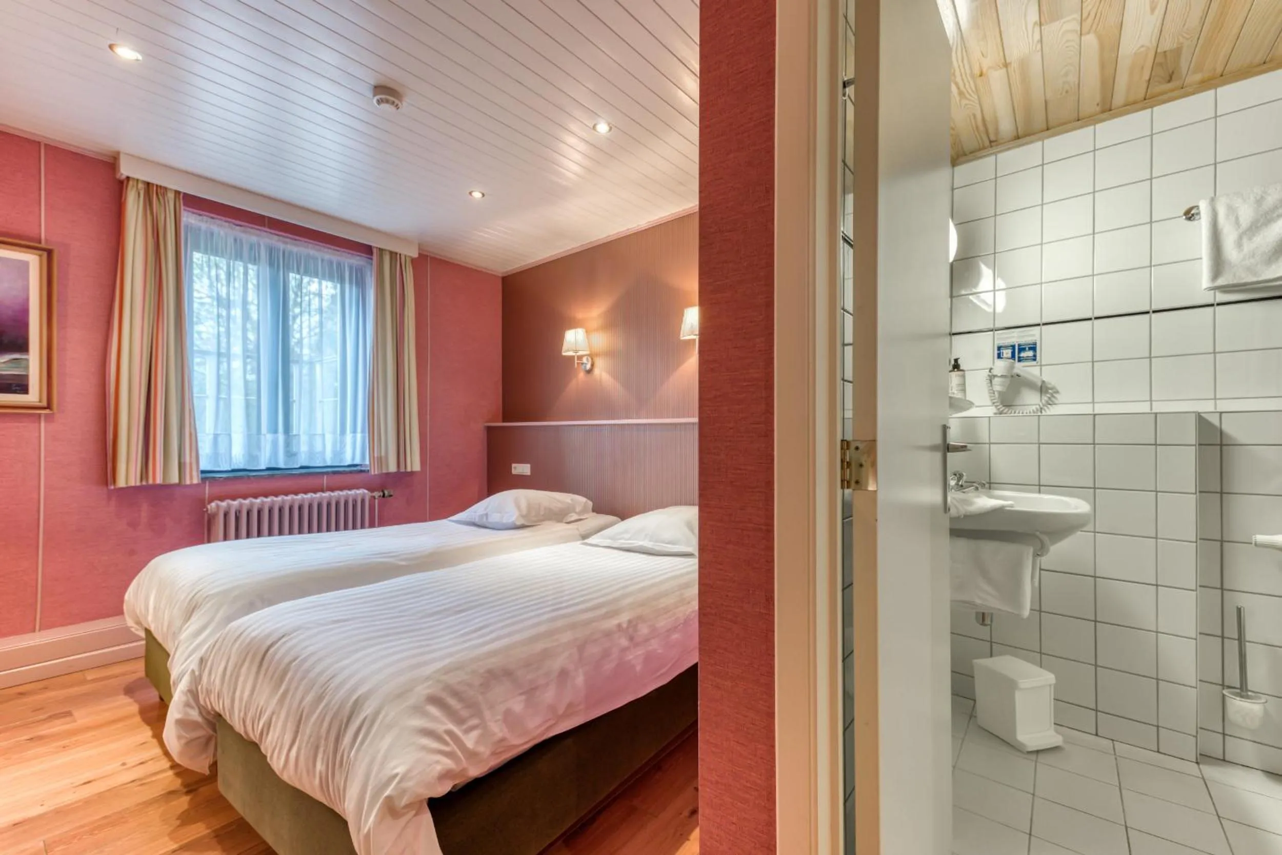 Bedroom, Bed in Hôtel Le Cor de Chasse