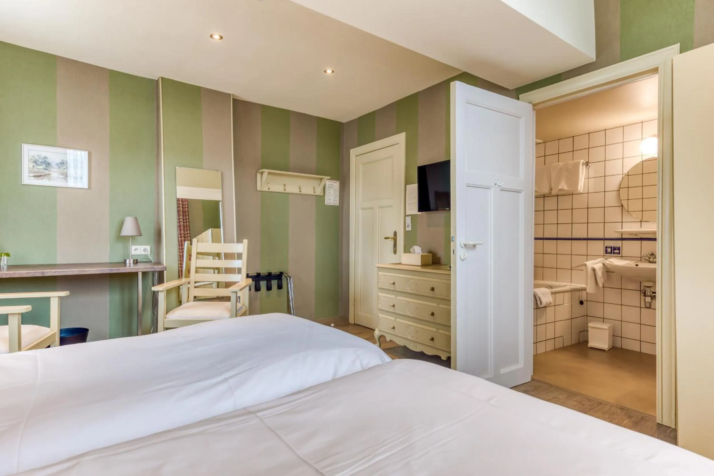 Bedroom, Bed in Hôtel Le Cor de Chasse