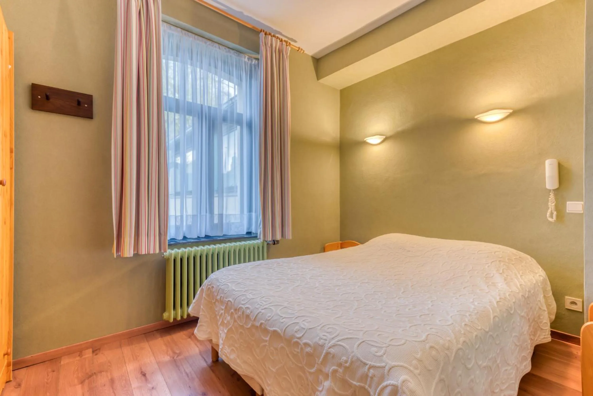 Bedroom, Bed in Hôtel Le Cor de Chasse