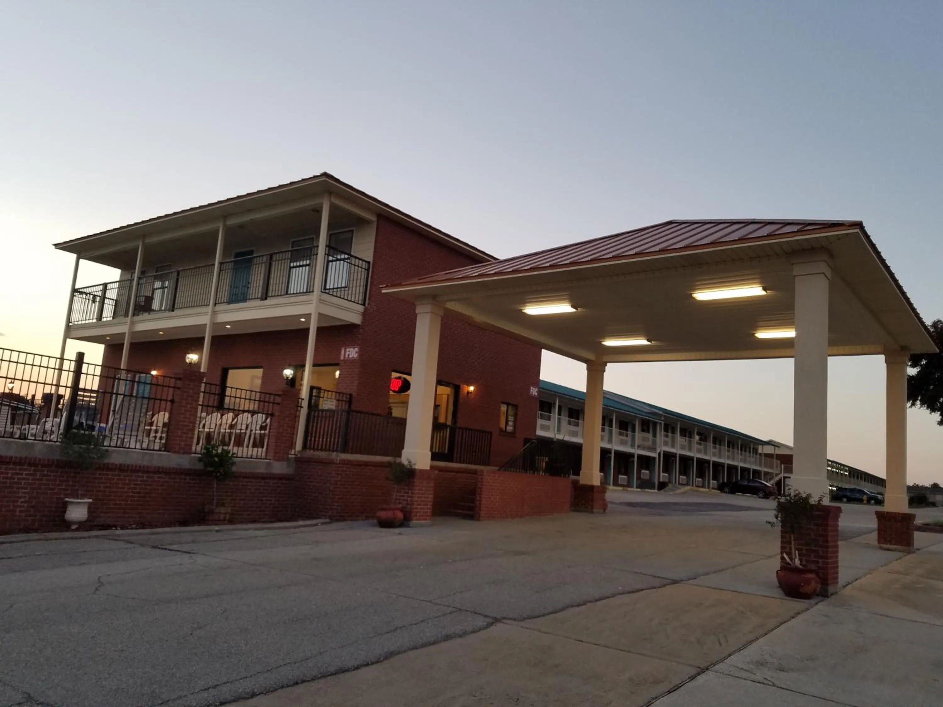 Facade/entrance in Star Inn Biloxi