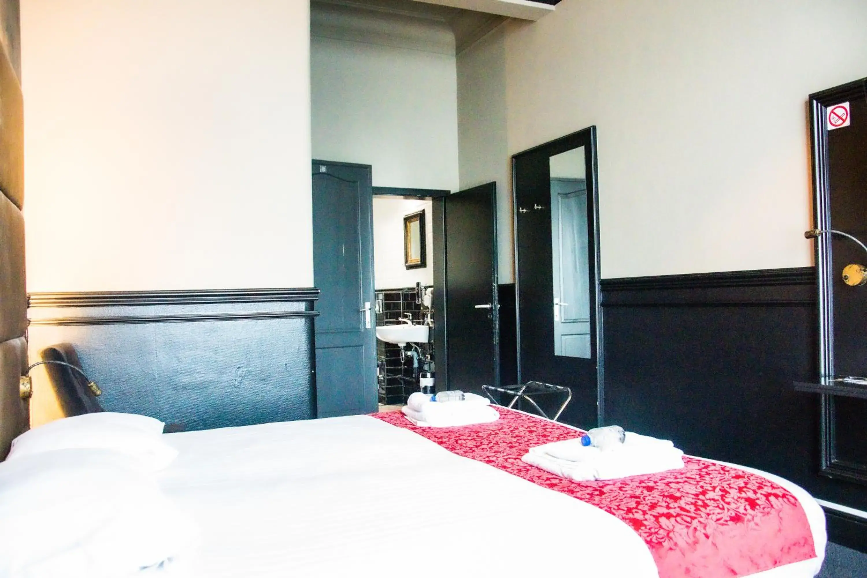 Queen Room in Hotel Industrie Queen Room in Hotel Industrie