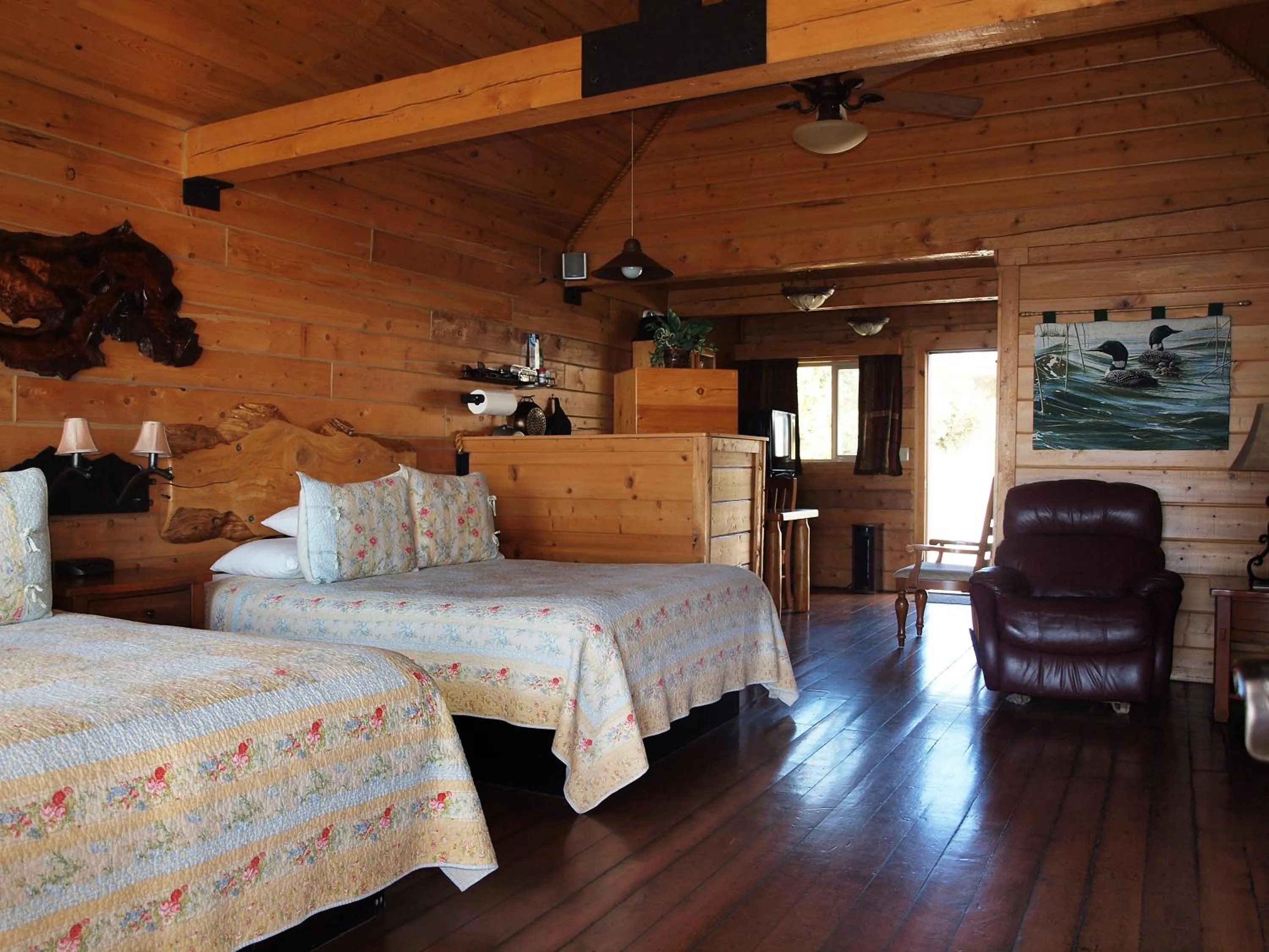 Living room, Bed in Alaskan Suites