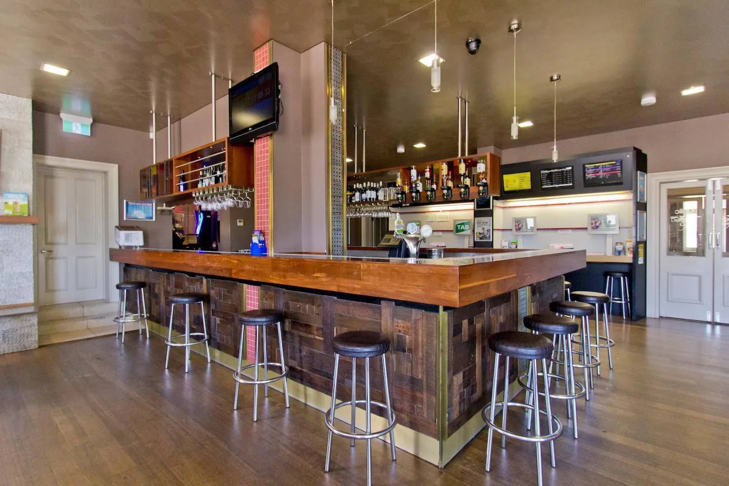 Lounge or bar in Deloraine Hotel