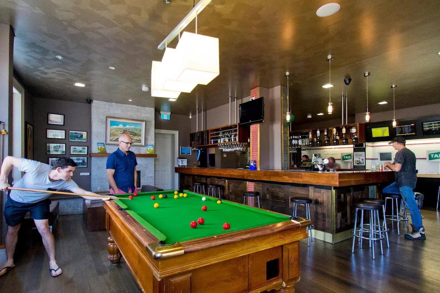Lounge or bar in Deloraine Hotel