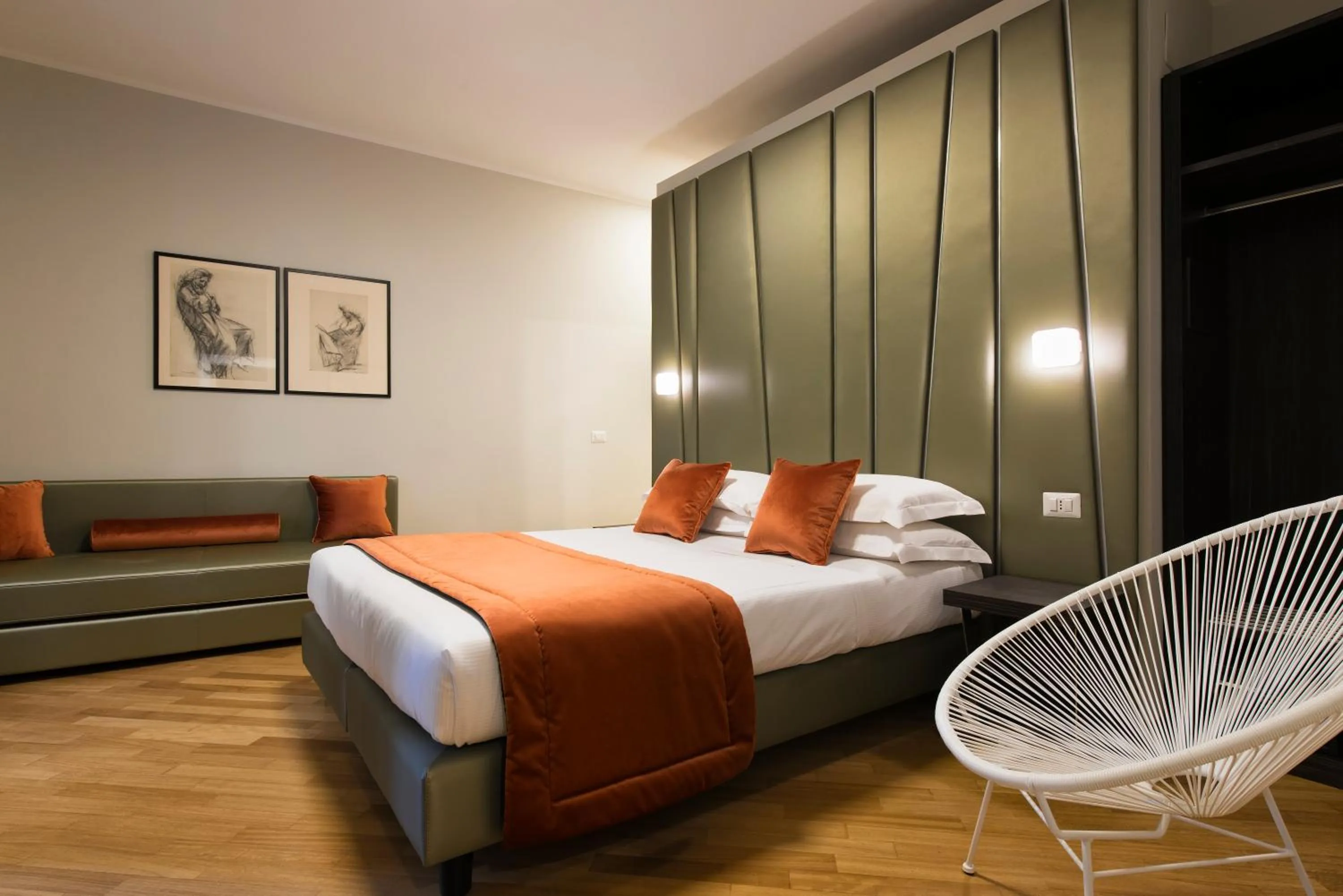 Photo of the whole room, Bed in Vittoriano Suite