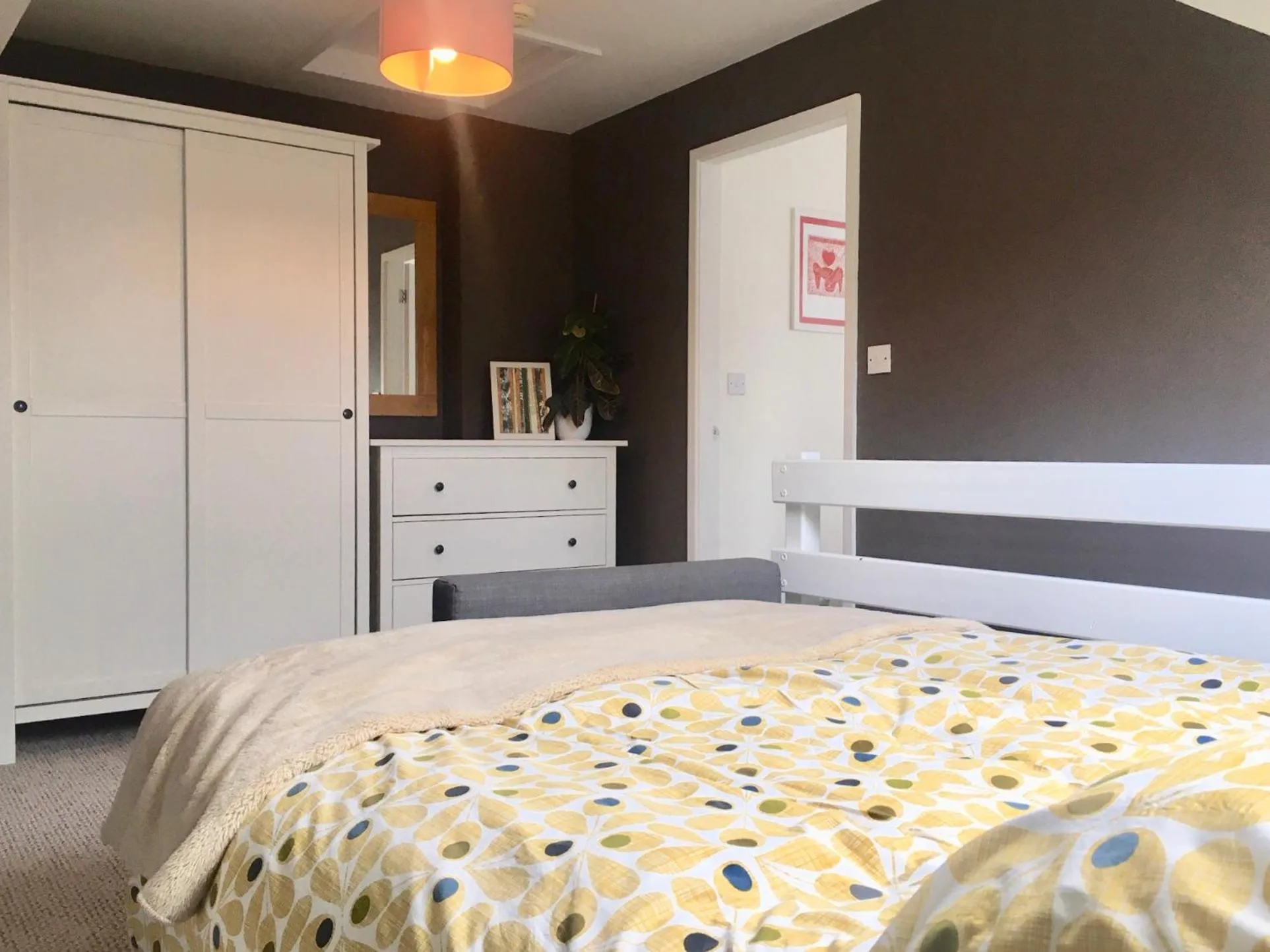 Bedroom, Bed in Upper Beeches