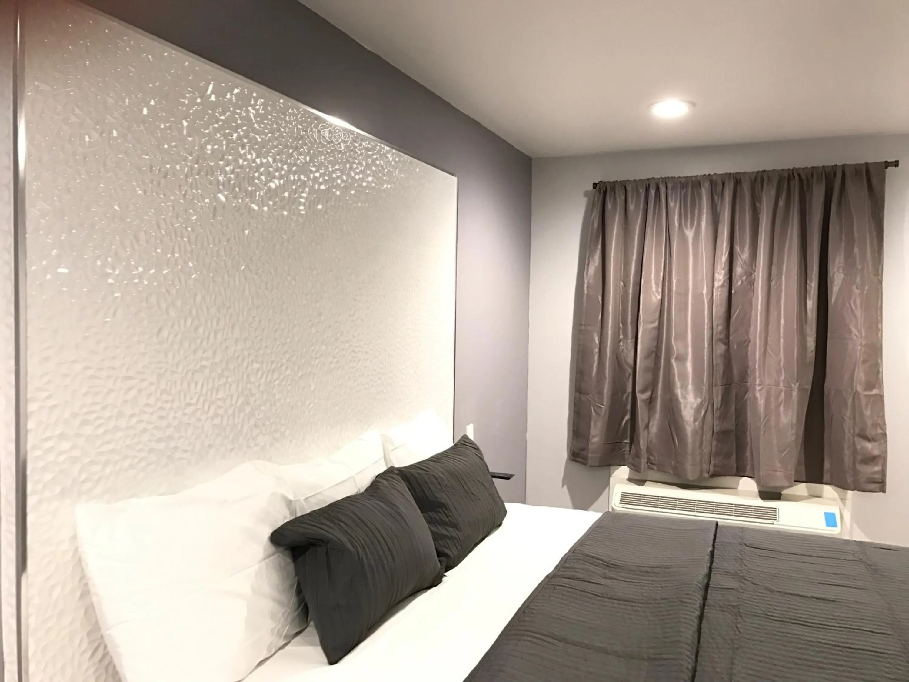 Bed in Ramsey Inn & Suites