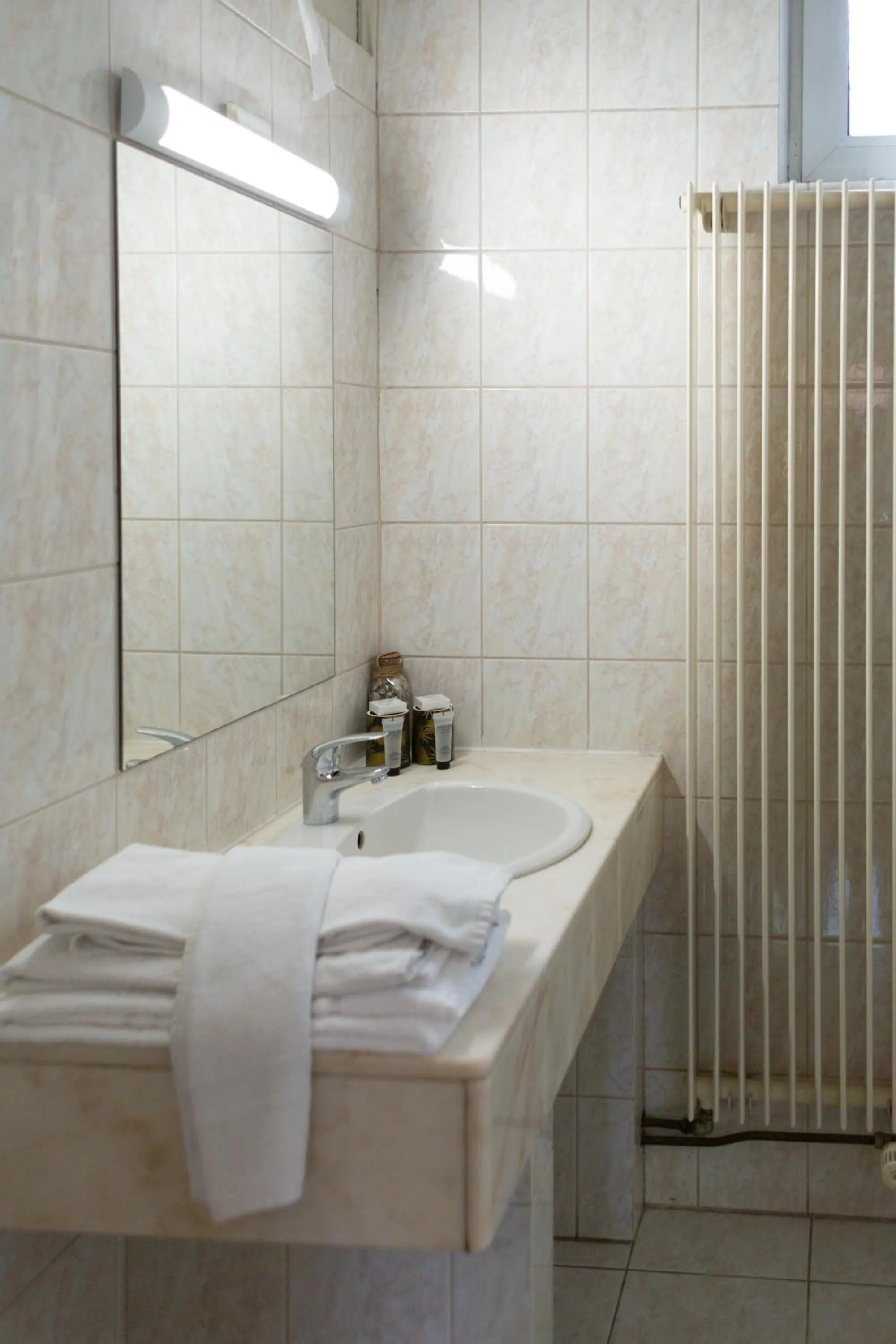 Bathroom in Hotel La Vieille Lanterne