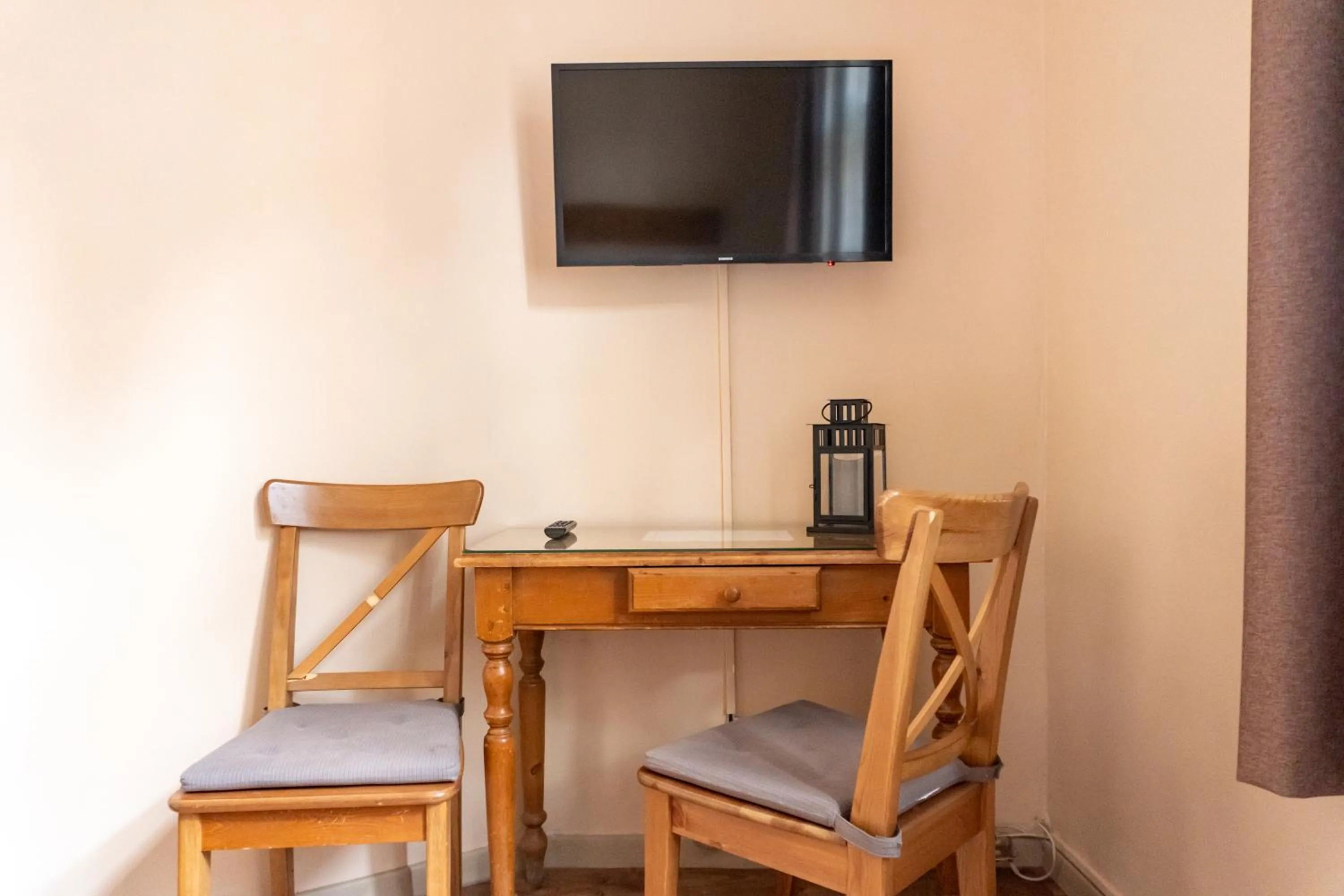 TV and multimedia in Hotel La Vieille Lanterne