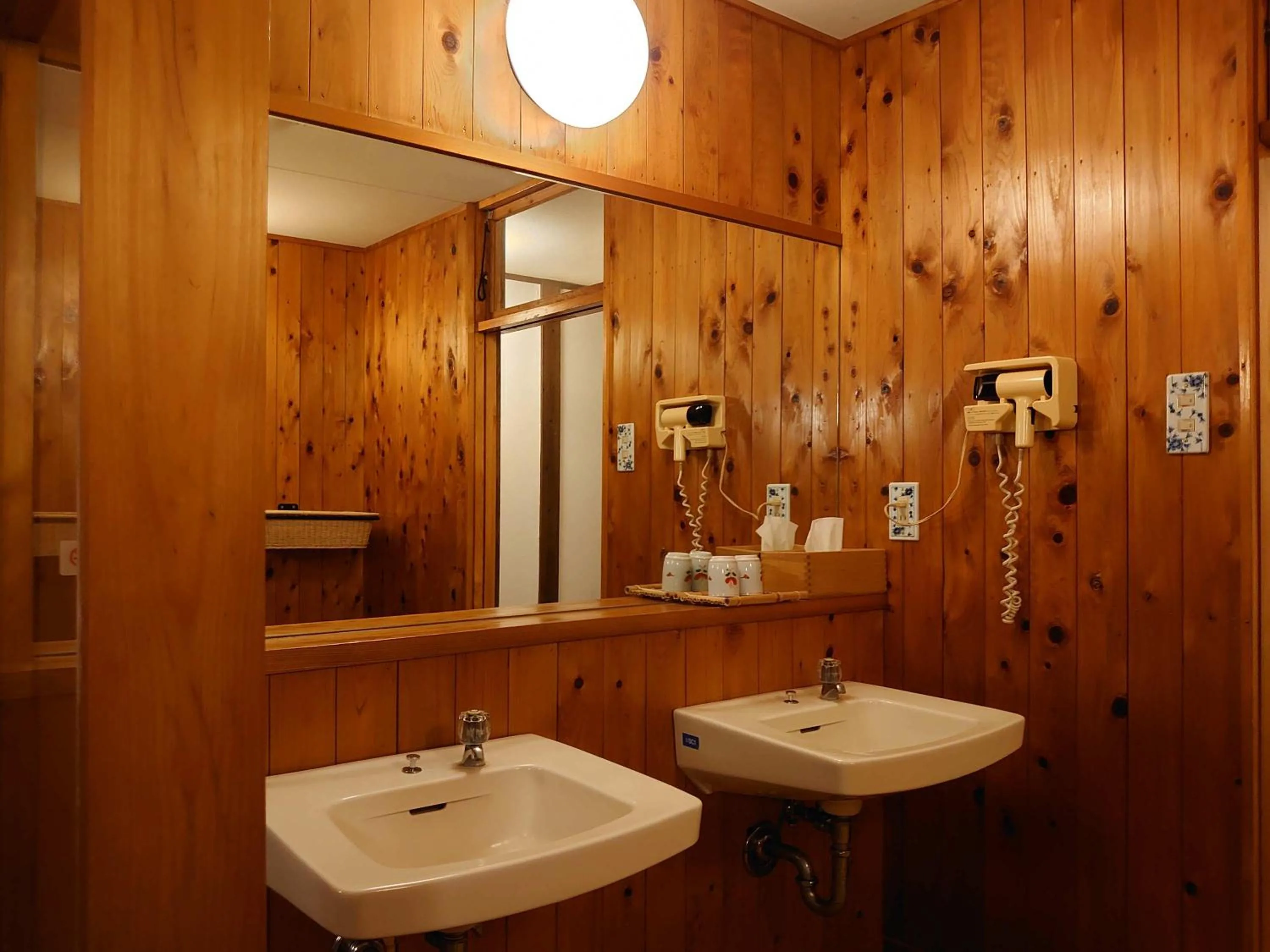 Public Bath in Yufuin Onsen Auberge Kunugiya