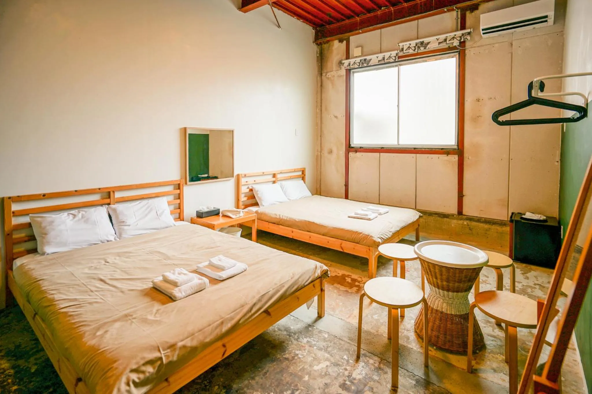 Photo of the whole room, Bed in fan! ABURATSU