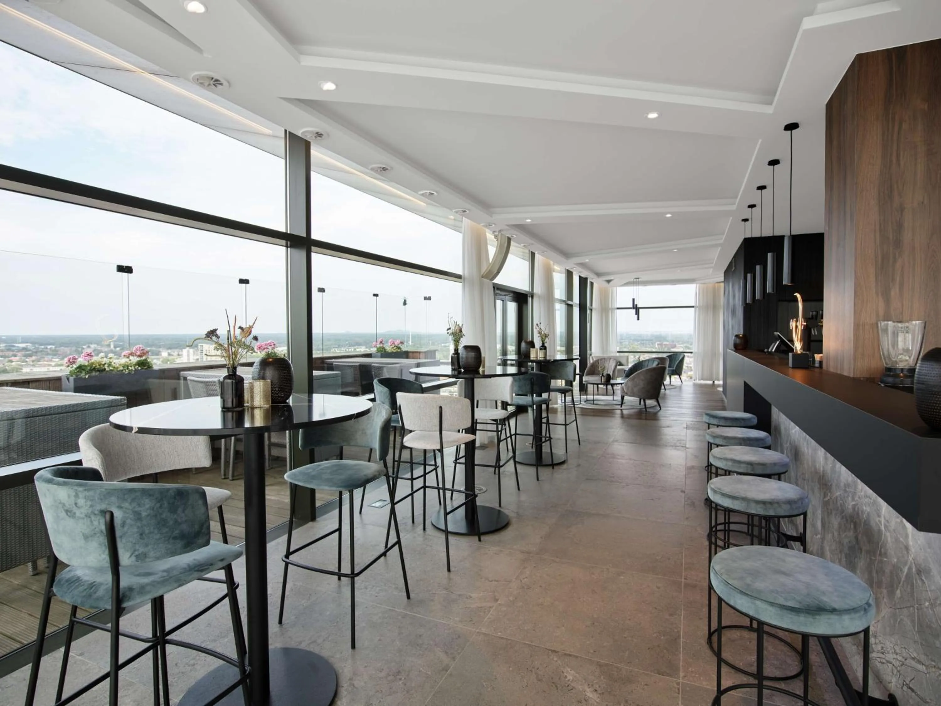 Lounge or bar in Radisson Blu Hotel, Hasselt