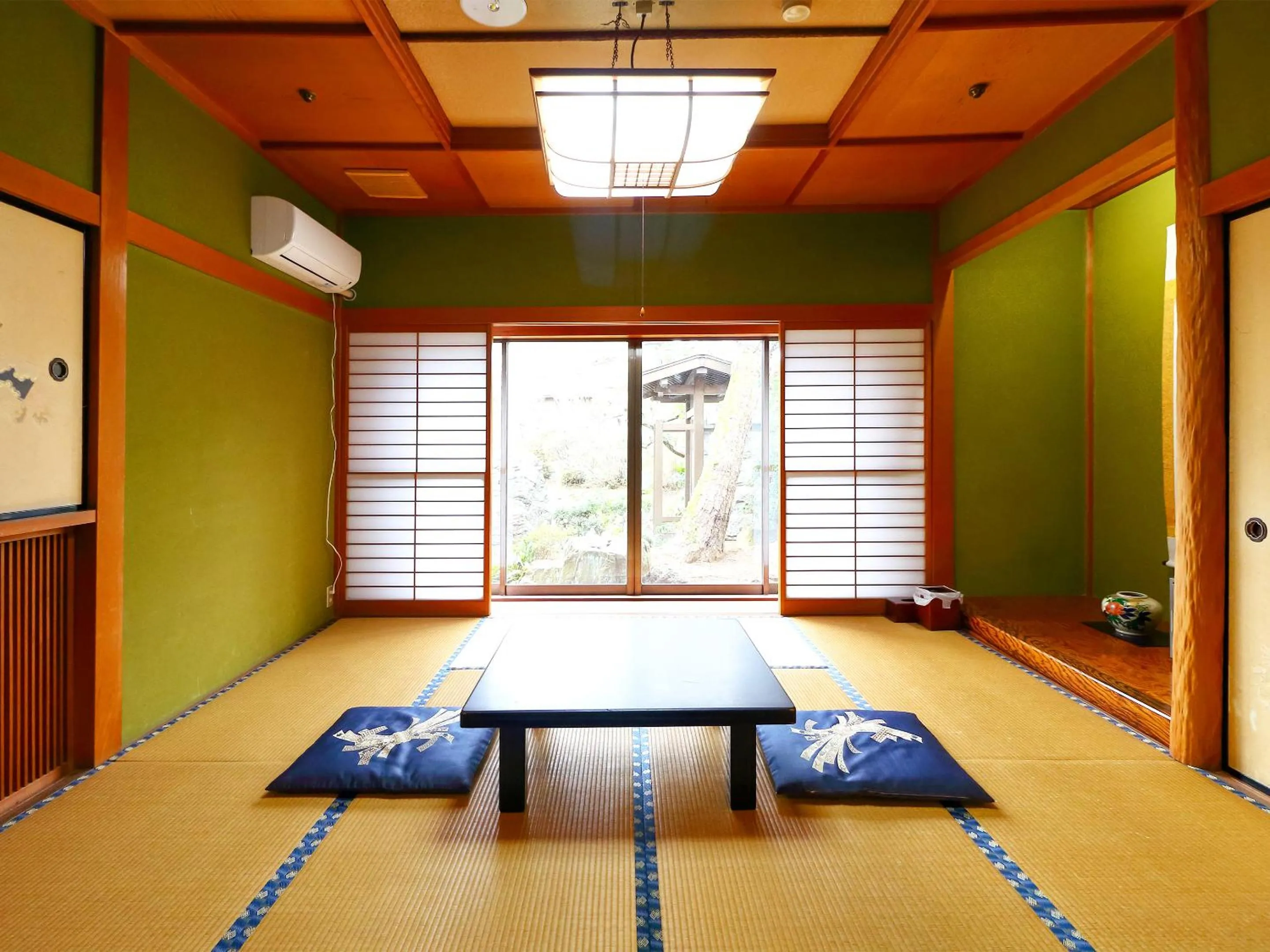 Photo of the whole room, Bed in Ryokan Karasawa