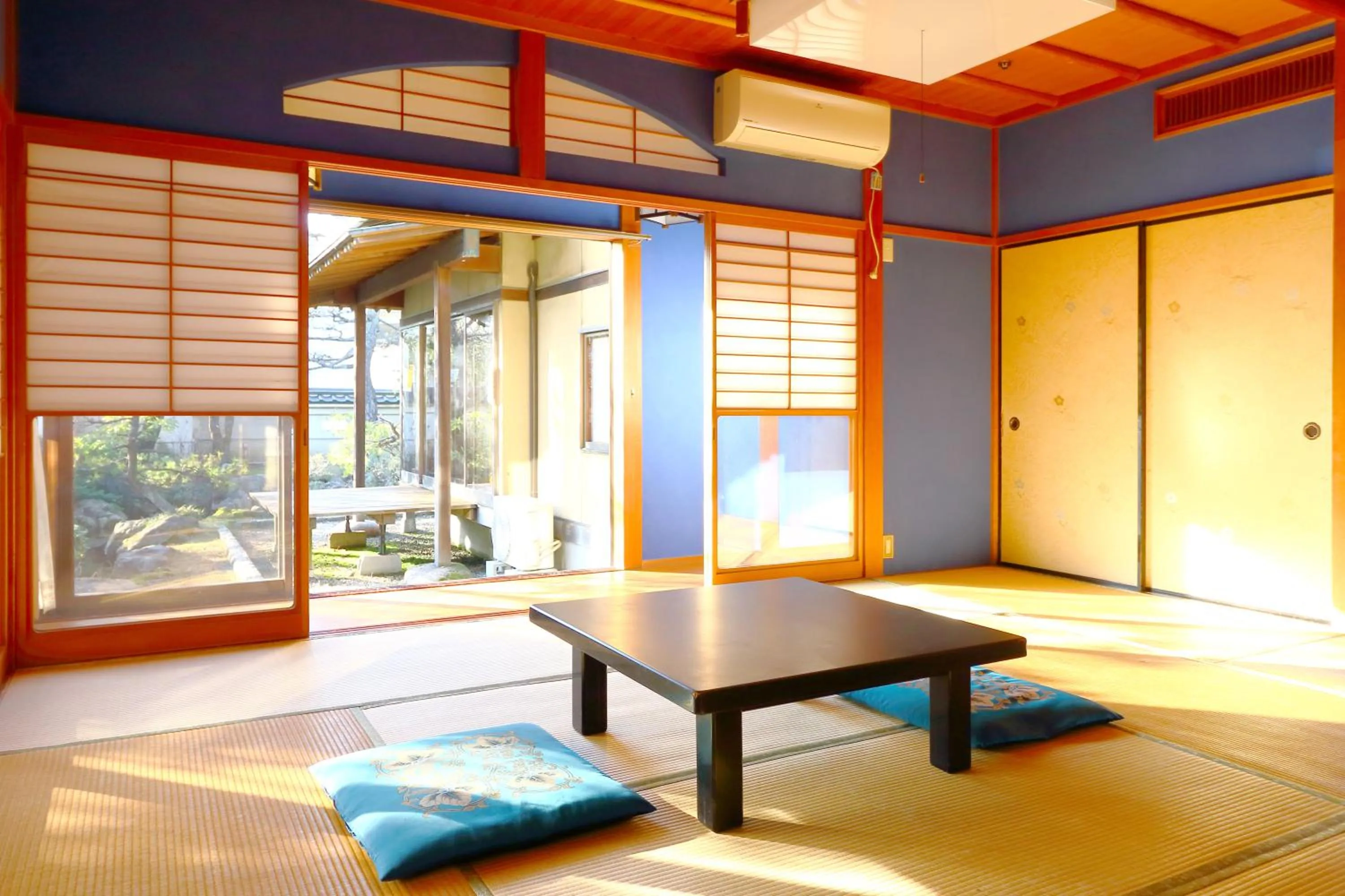 Photo of the whole room in Ryokan Karasawa