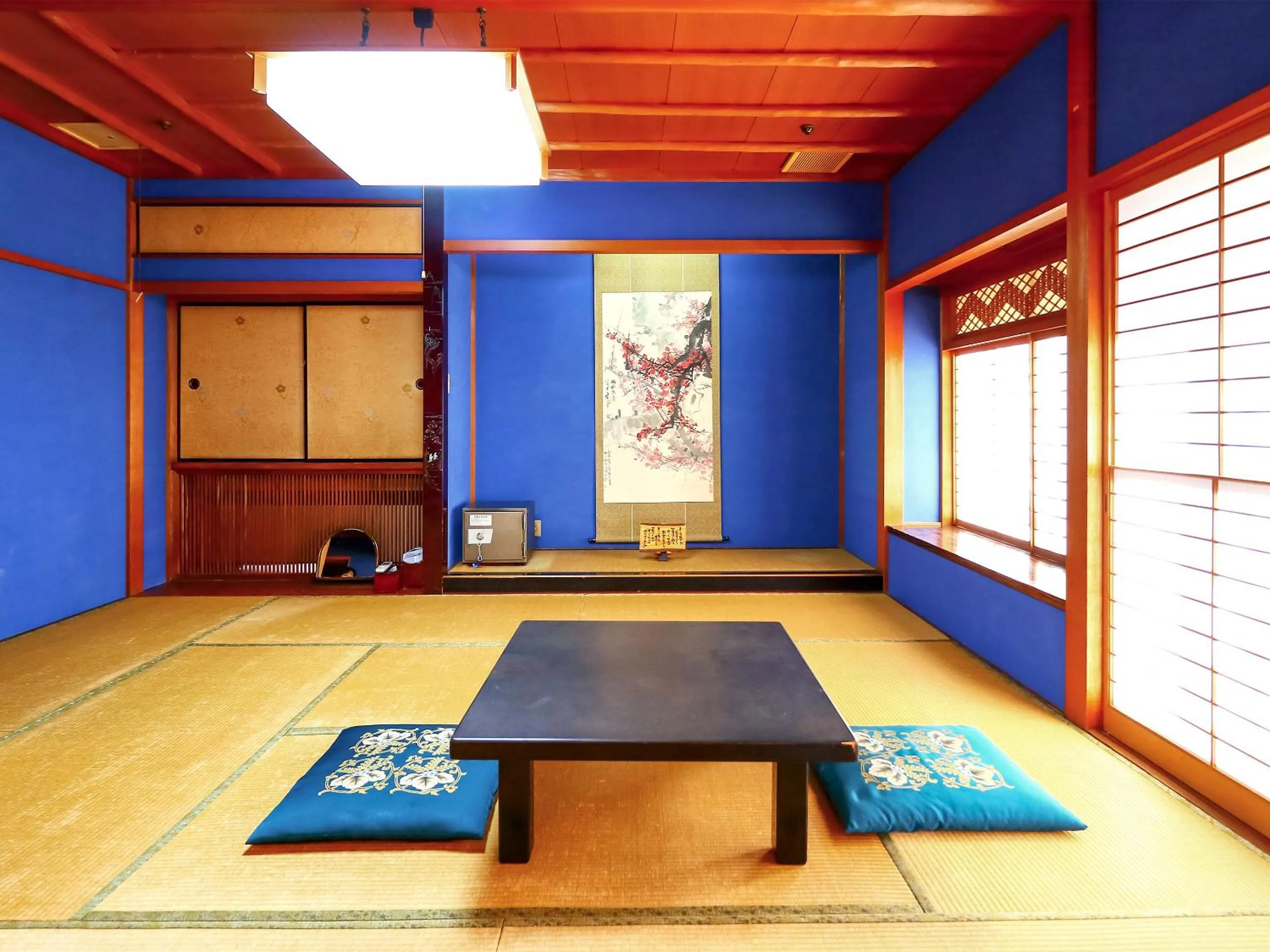 Photo of the whole room in Ryokan Karasawa