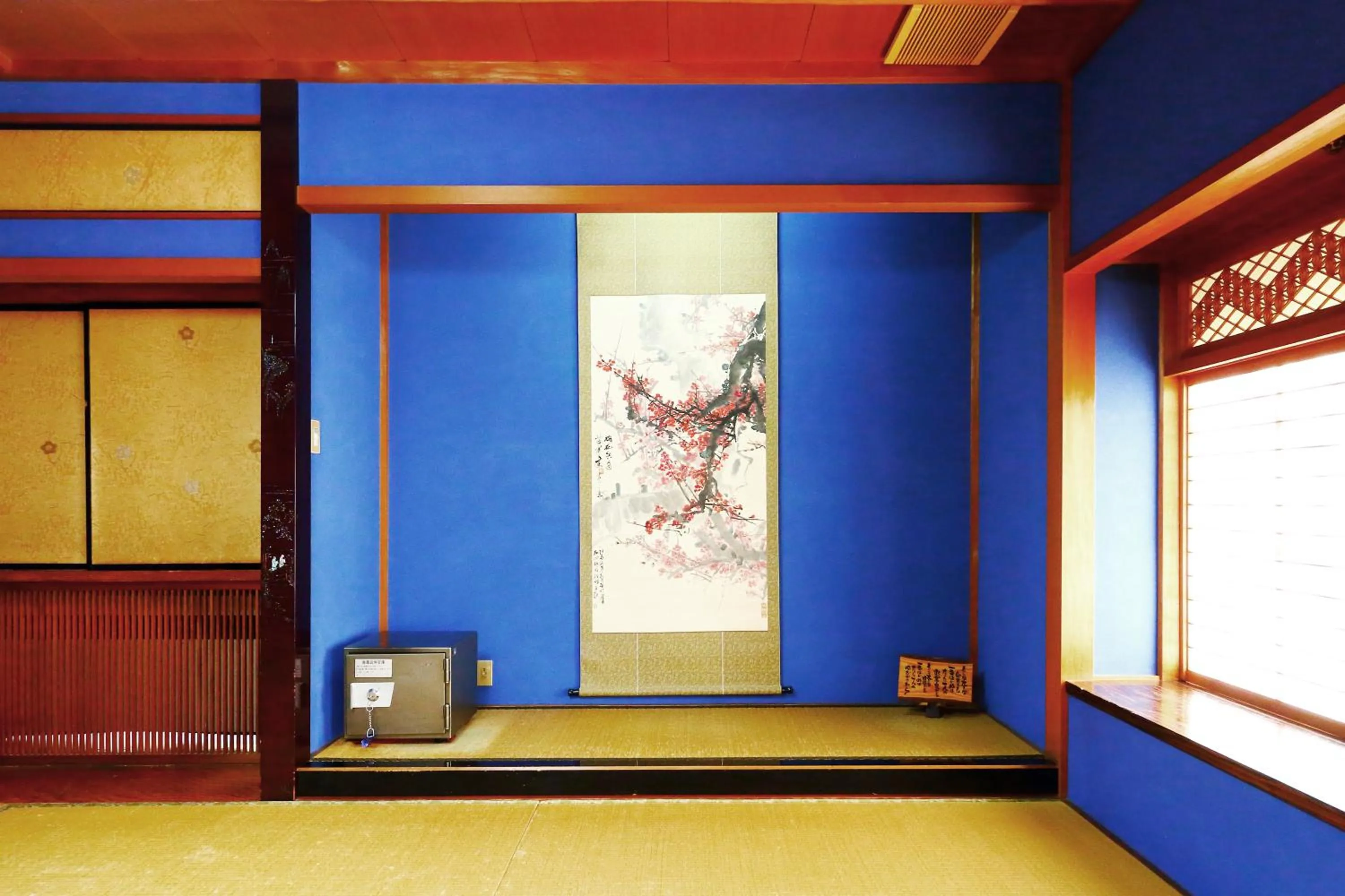 Photo of the whole room in Ryokan Karasawa