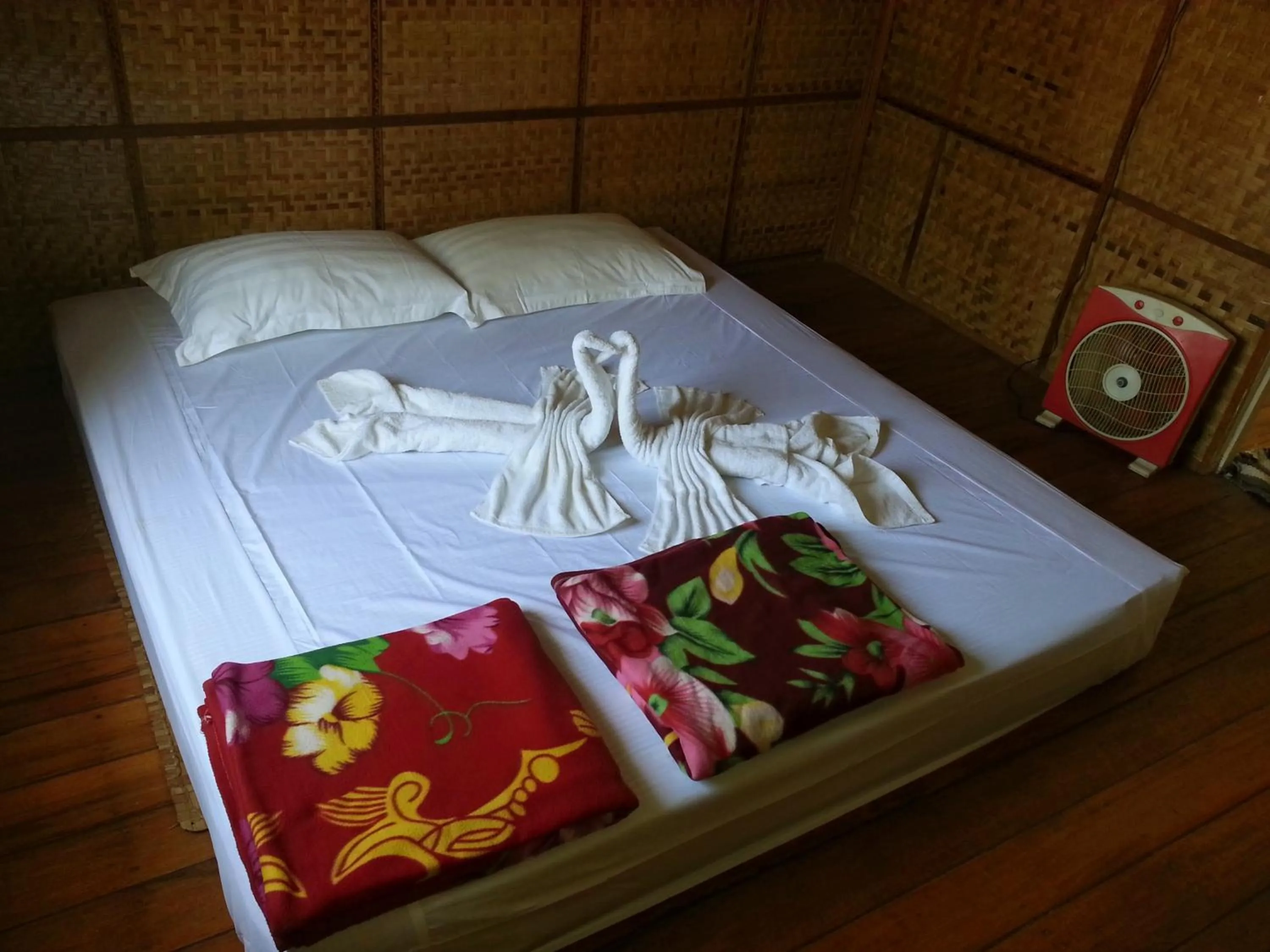 Bedroom, Bed in Soe Ko Ko Beach House & Restaurant