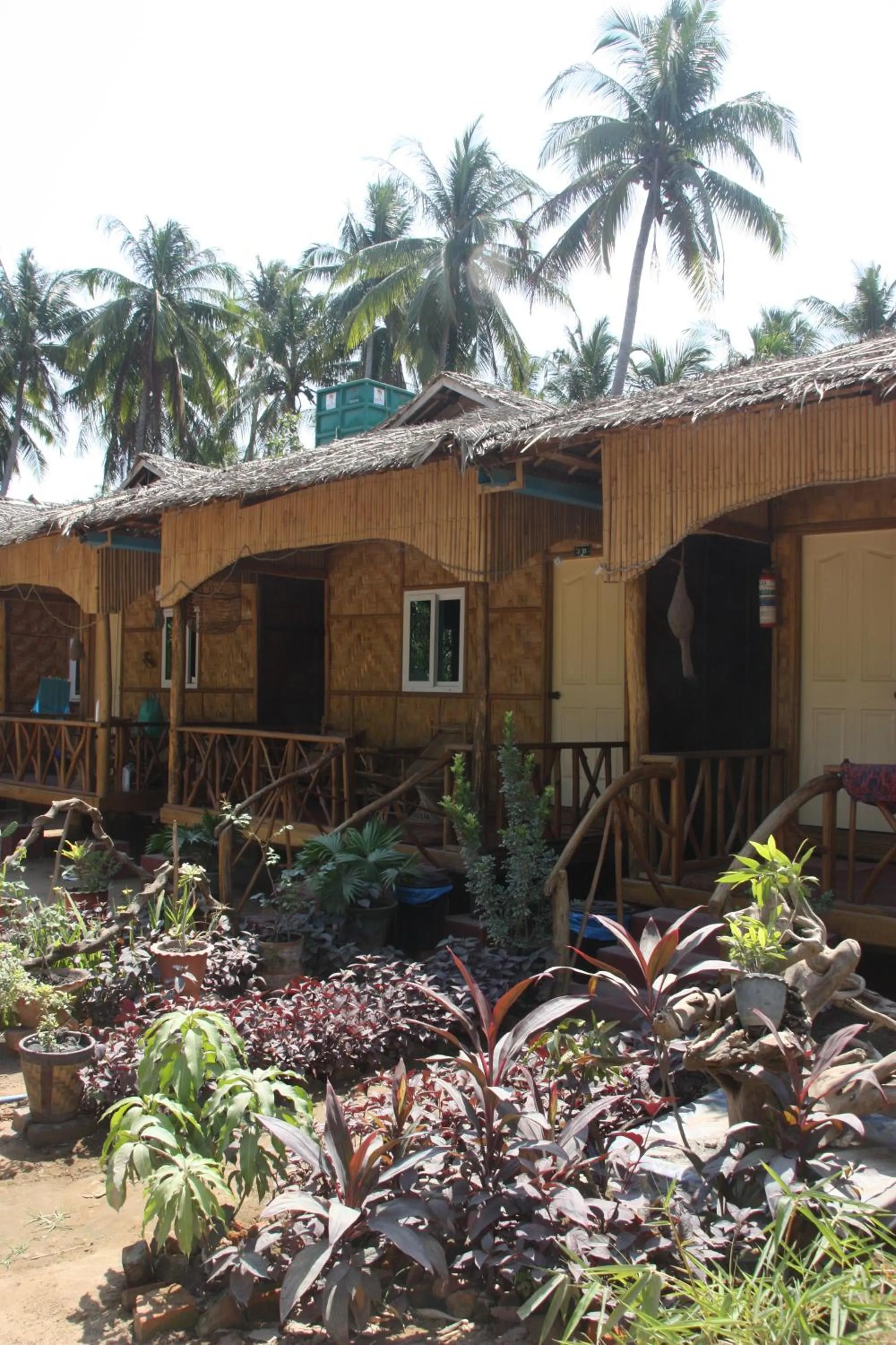 Garden in Soe Ko Ko Beach House & Restaurant
