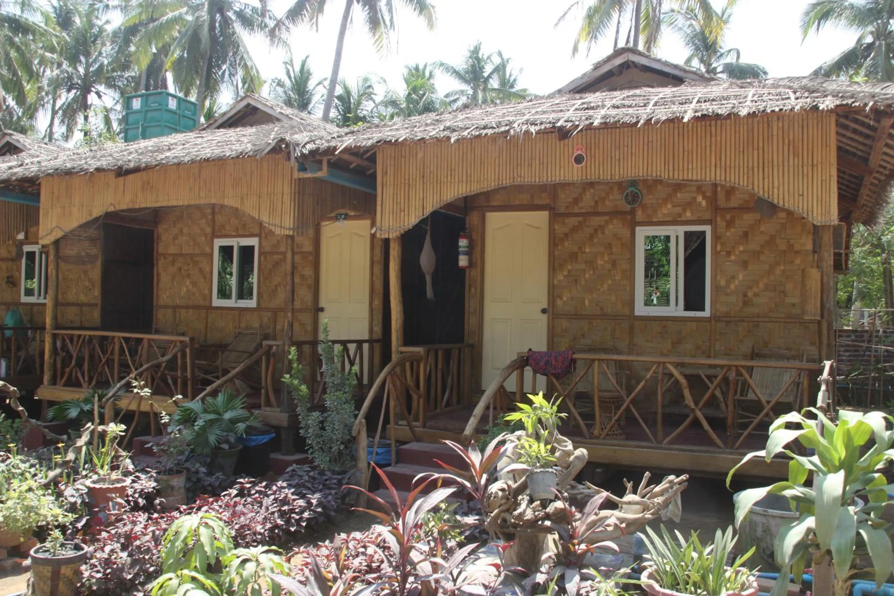 Garden in Soe Ko Ko Beach House & Restaurant