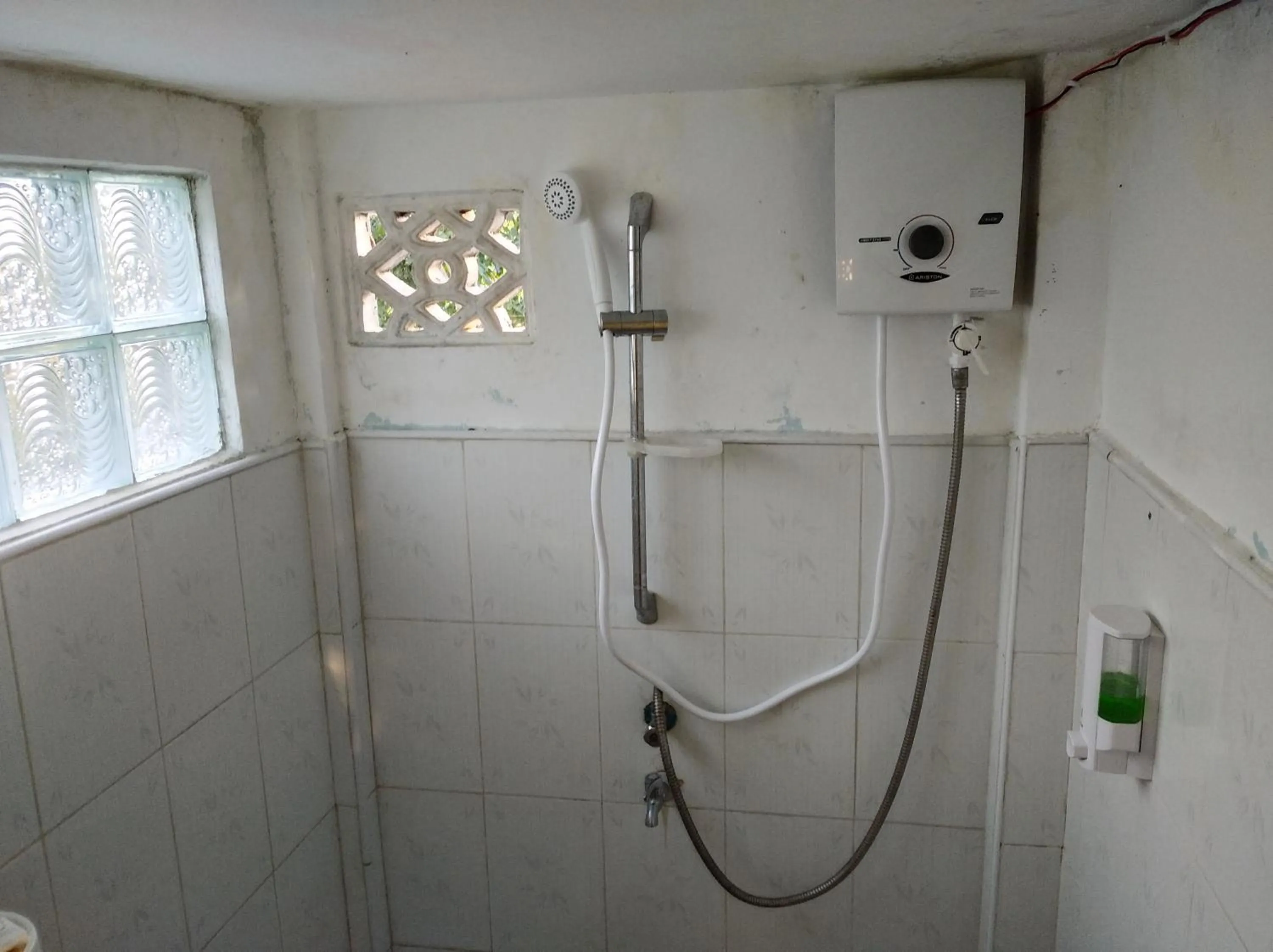 Bathroom in Soe Ko Ko Beach House & Restaurant