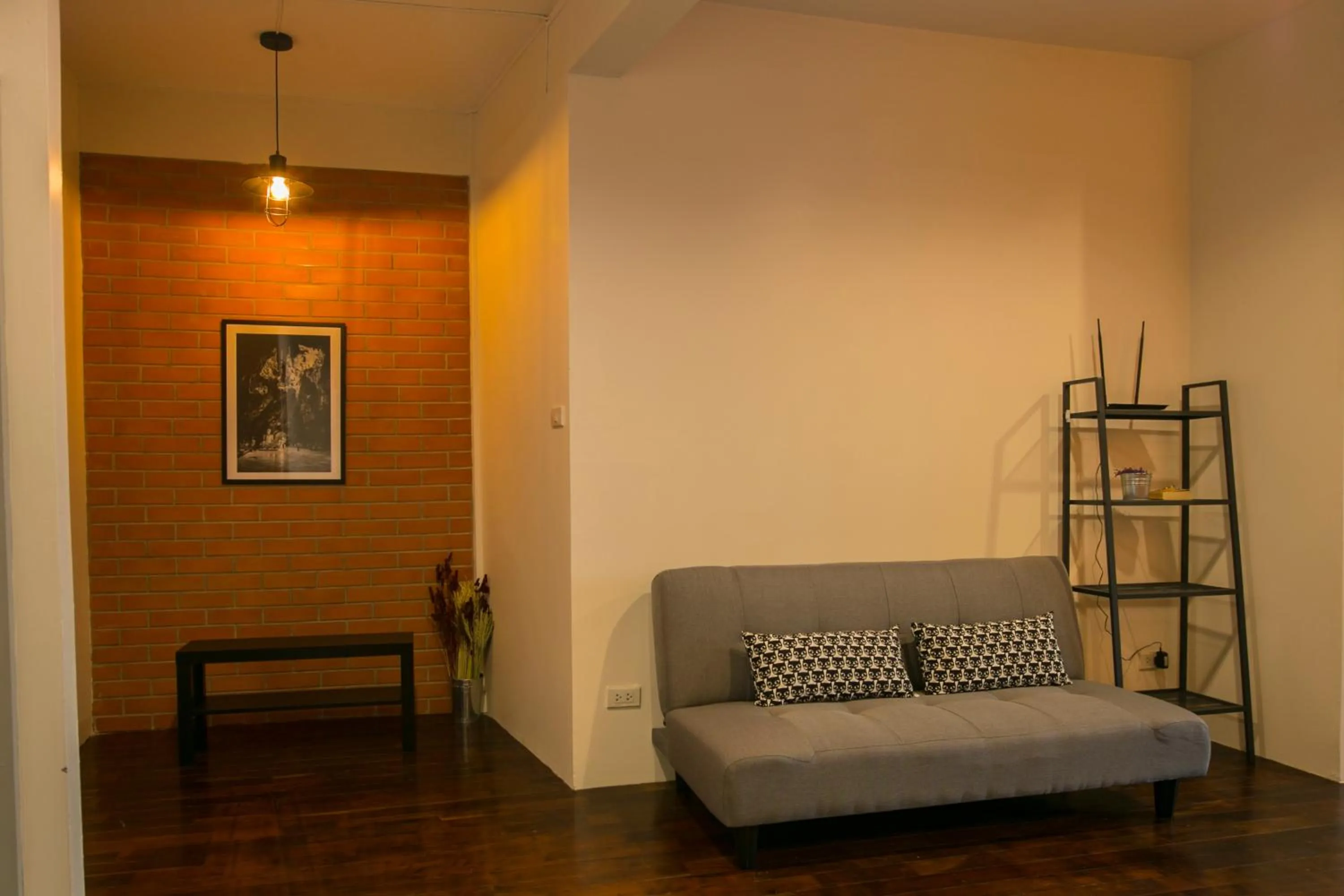 Communal lounge/ TV room in Chedi View Hostel