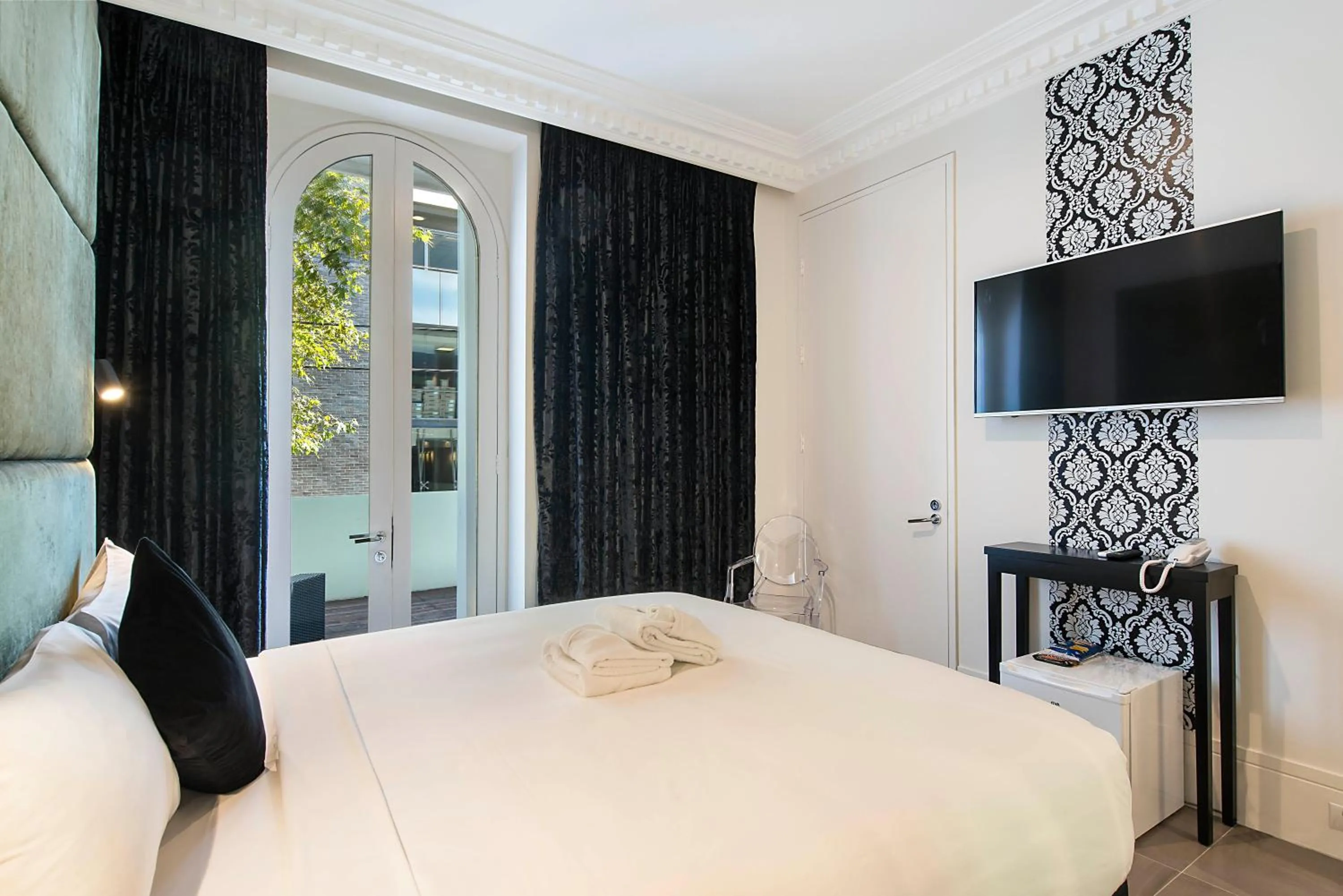 Bedroom, Bed in Sydney Boutique Hotel