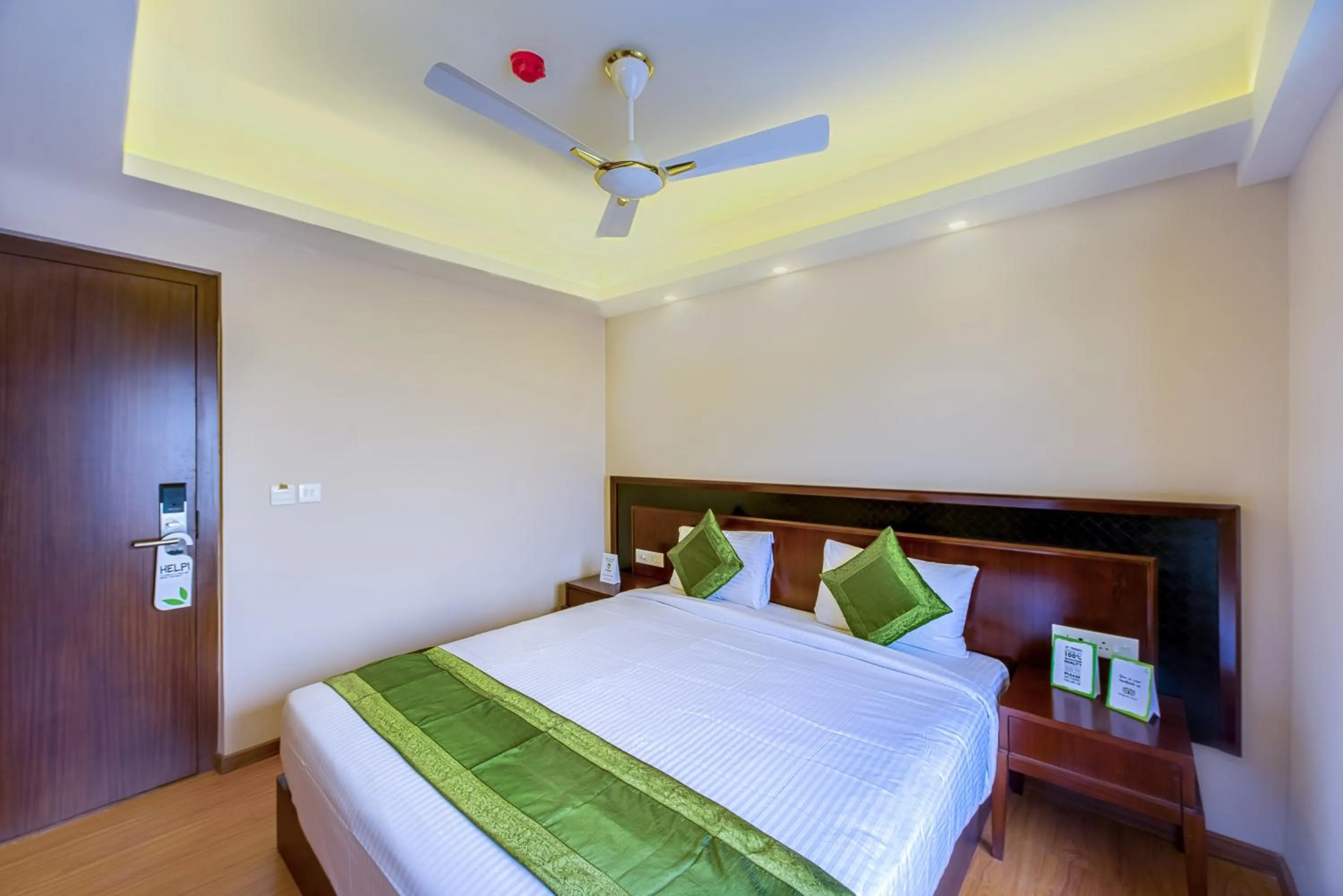 Bedroom, Bed in Treebo Vedanta, Metropolitan