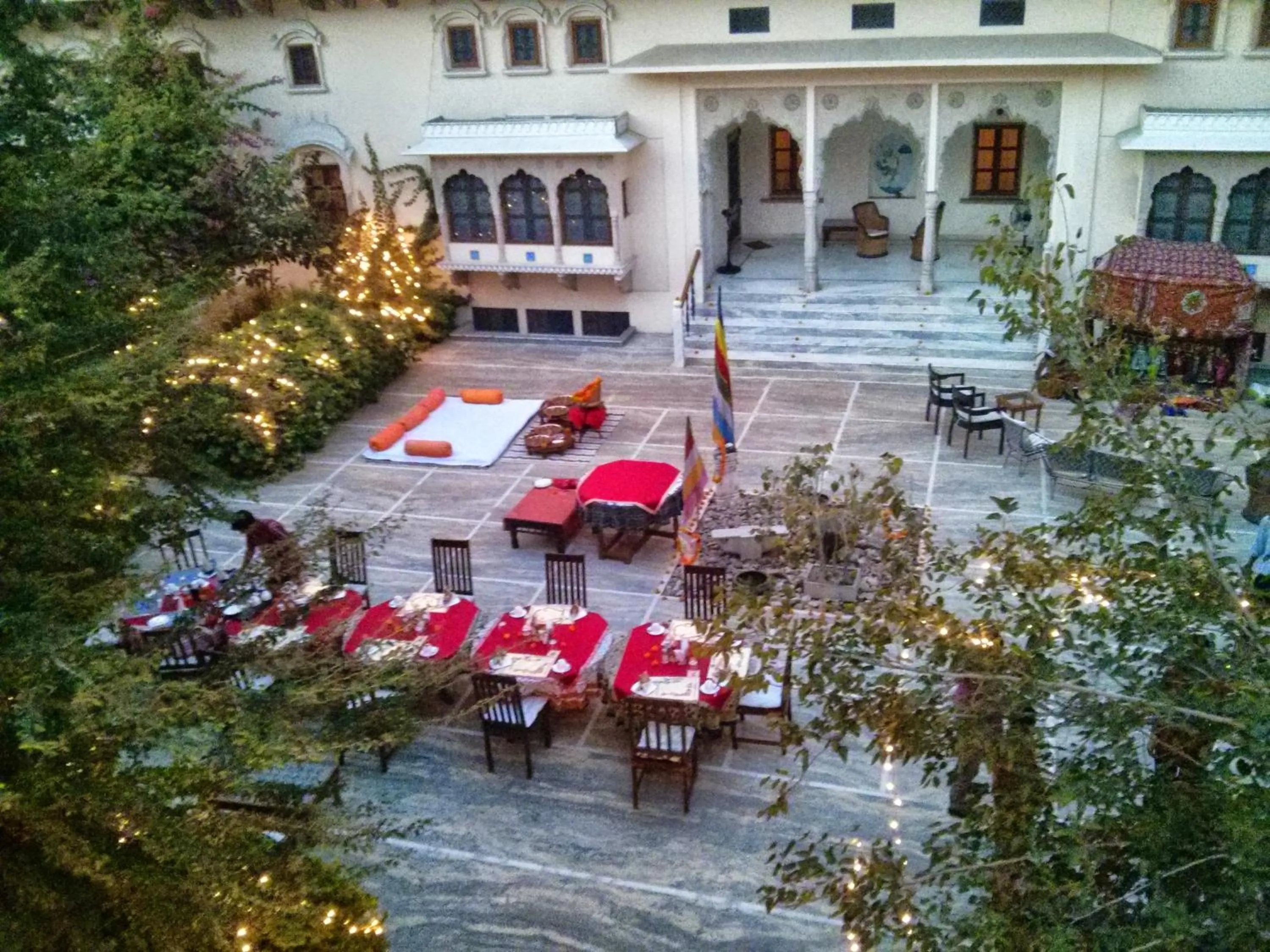 Restaurant/places to eat in Dera Mandawa