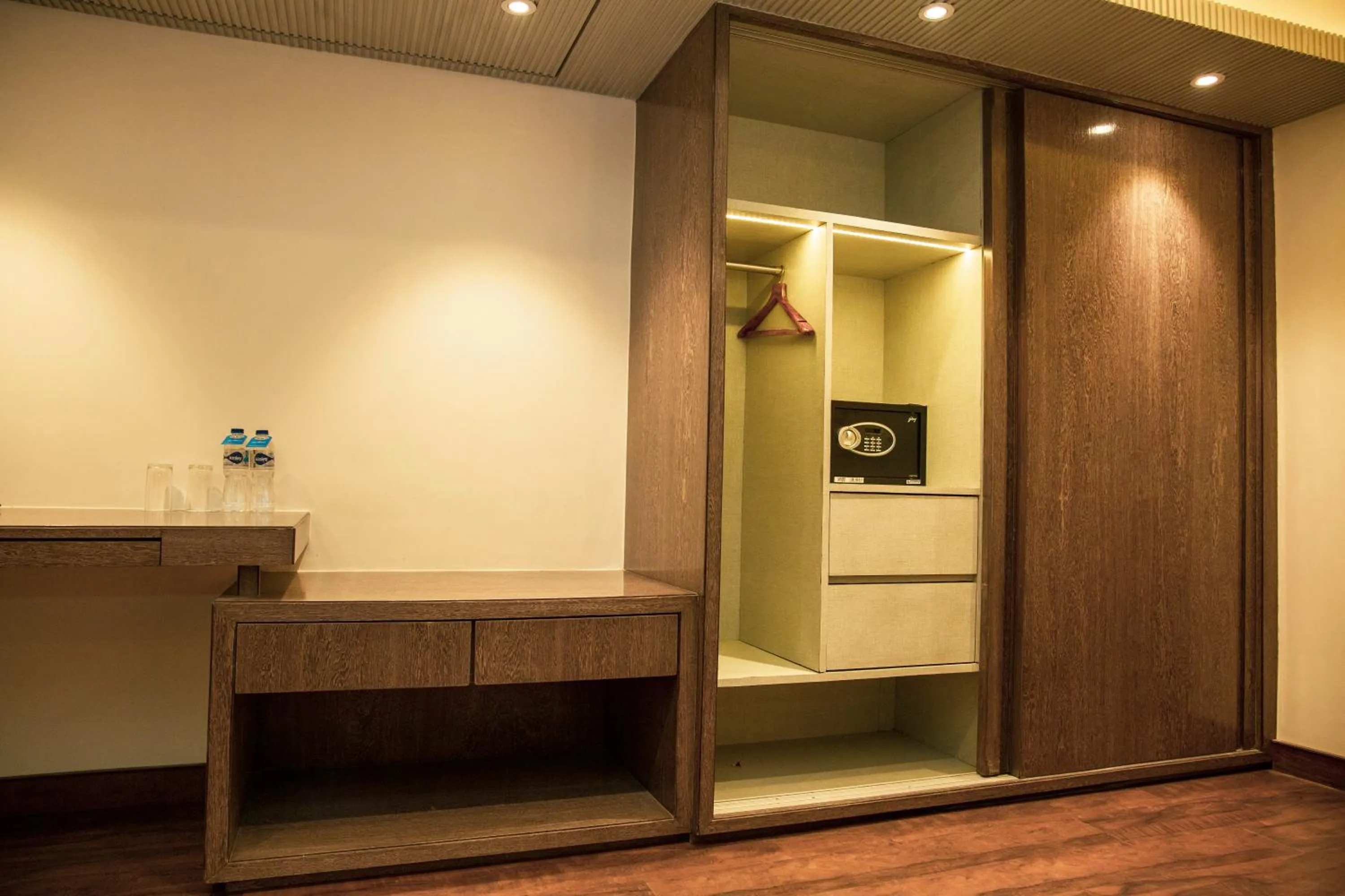 wardrobe in Pan Asia Continental