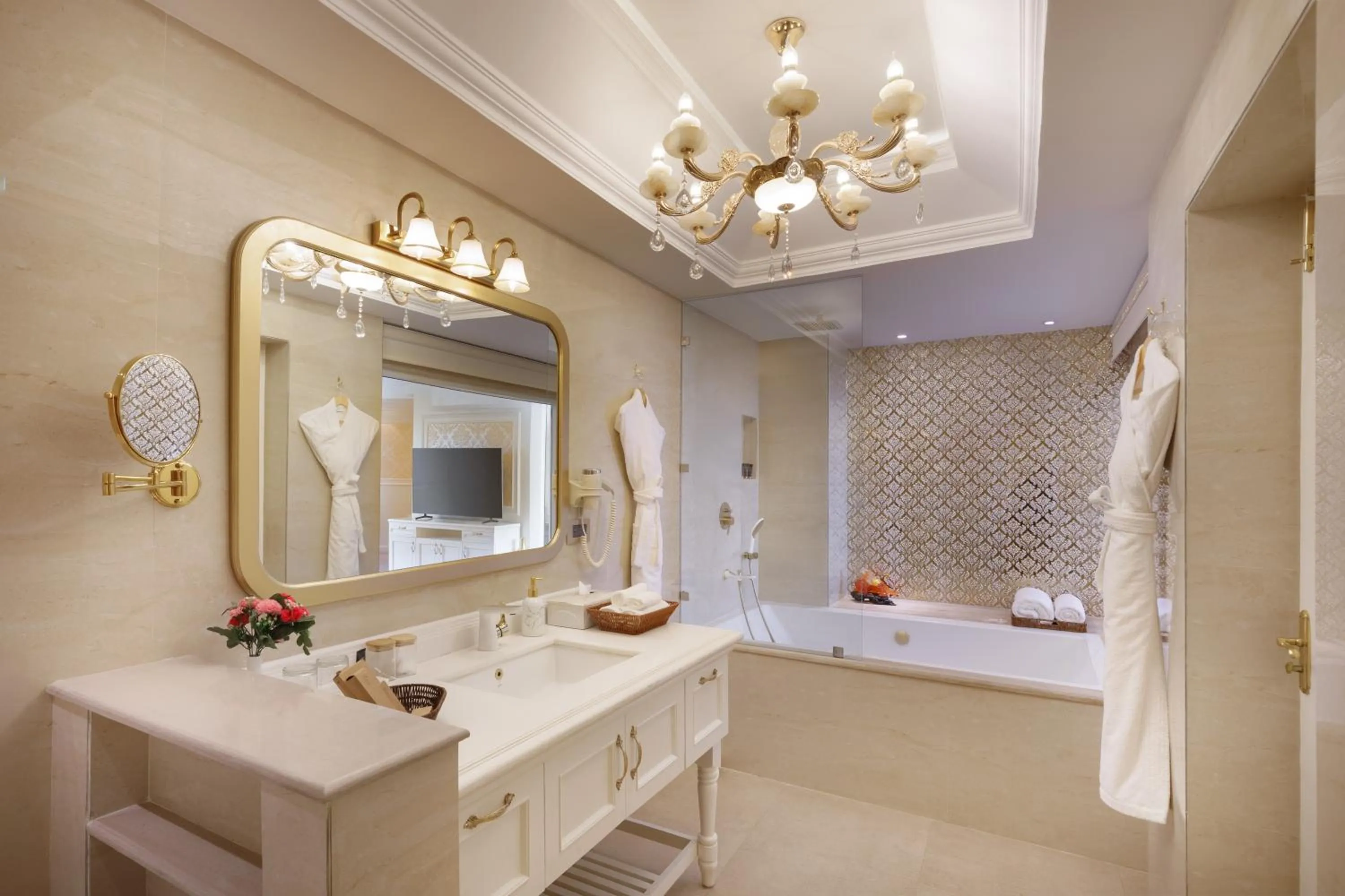 Bathroom in Le Glamour Resort & Wellness Spa