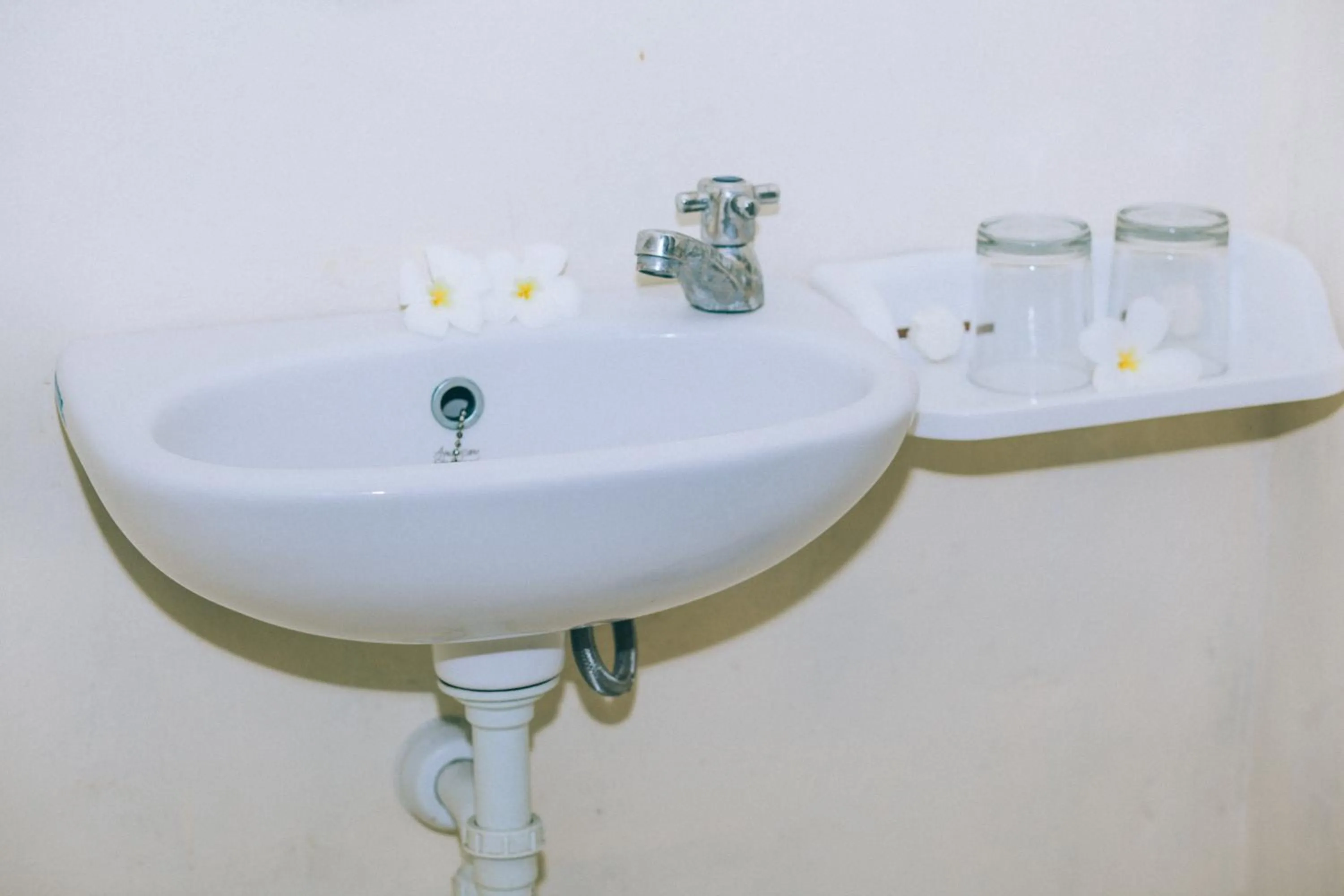 Bathroom in Nerima Hut Lembongan