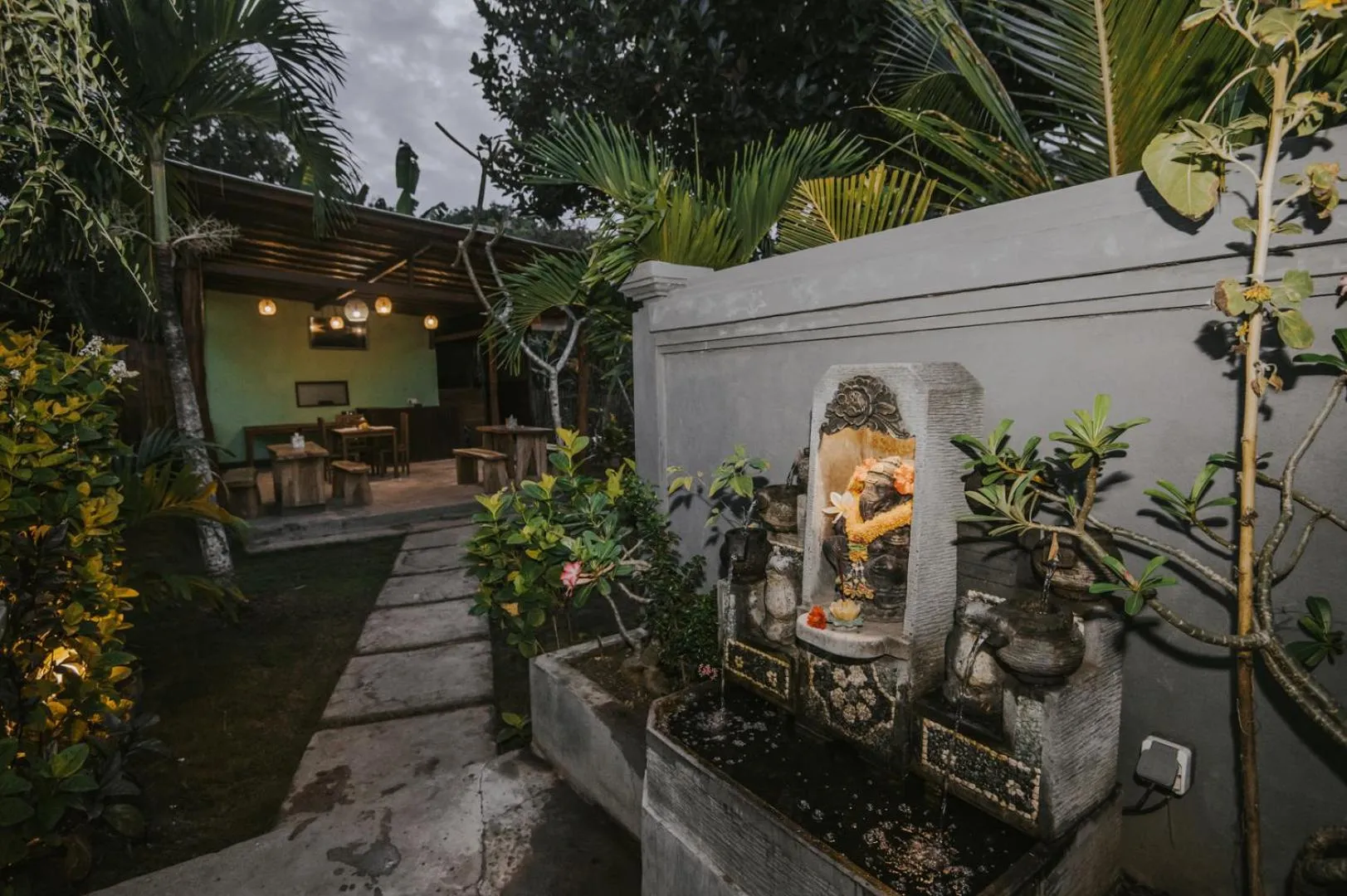 Property building in Nerima Hut Lembongan