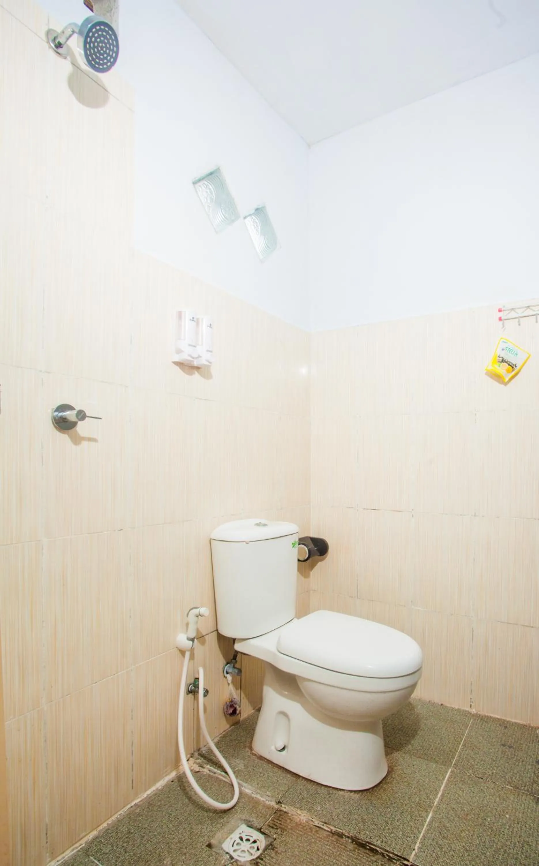 Bathroom in Nerima Hut Lembongan