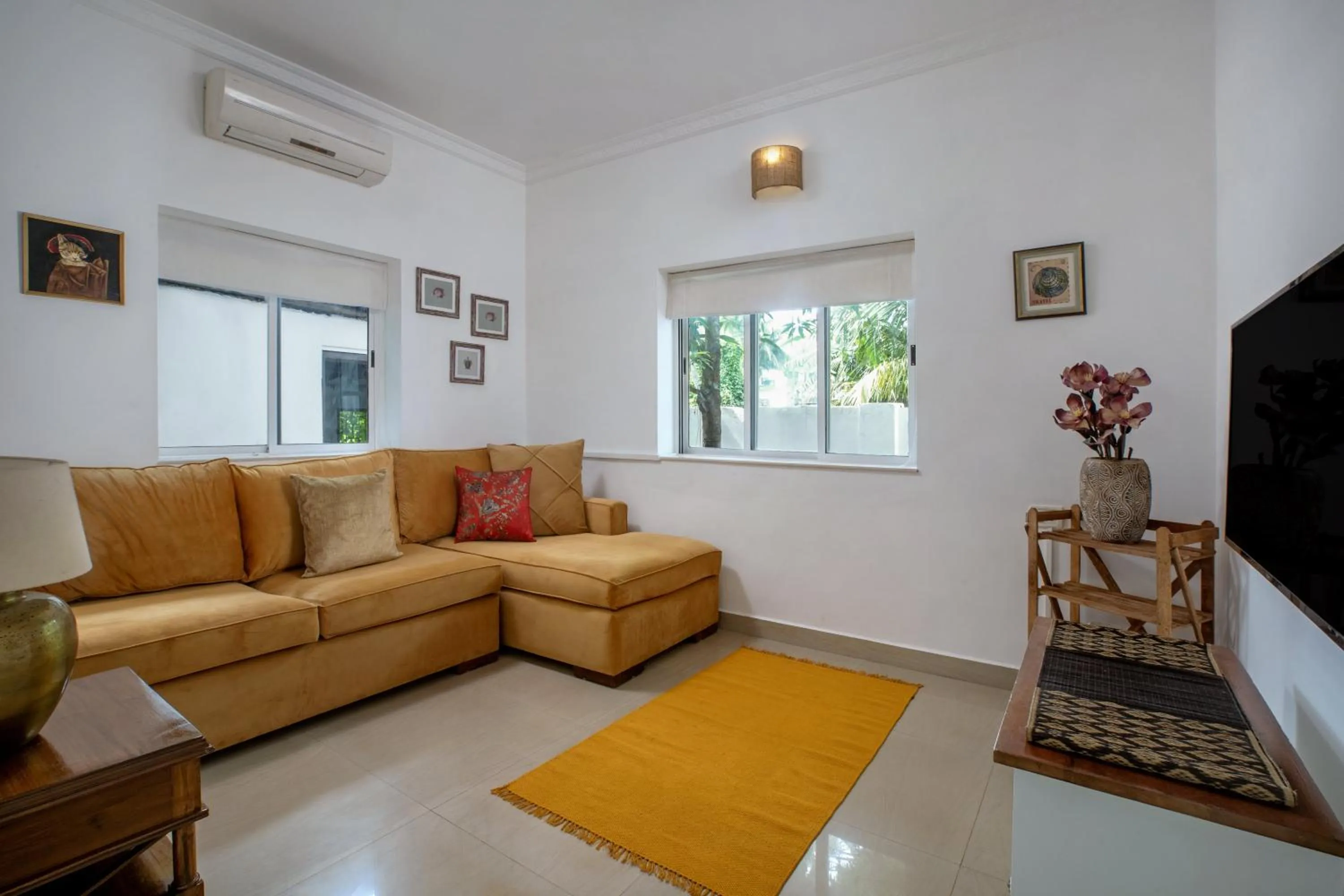 Living room in LaRiSa Resort, Morjim