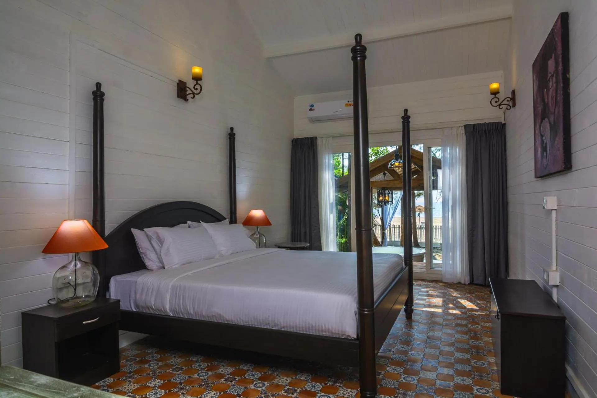 Bedroom, Bed in LaRiSa Resort, Morjim