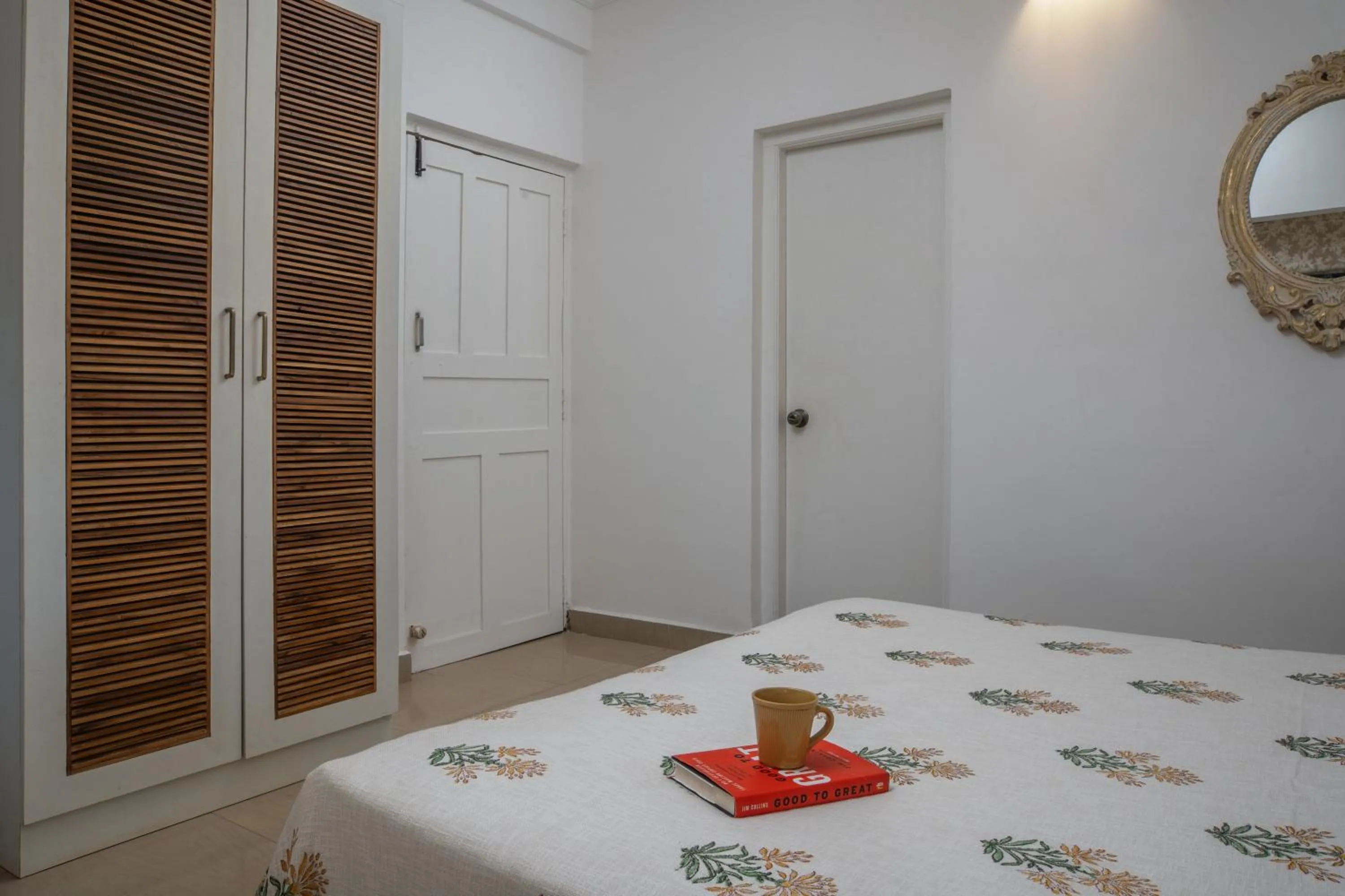 Bedroom, Bed in LaRiSa Resort, Morjim