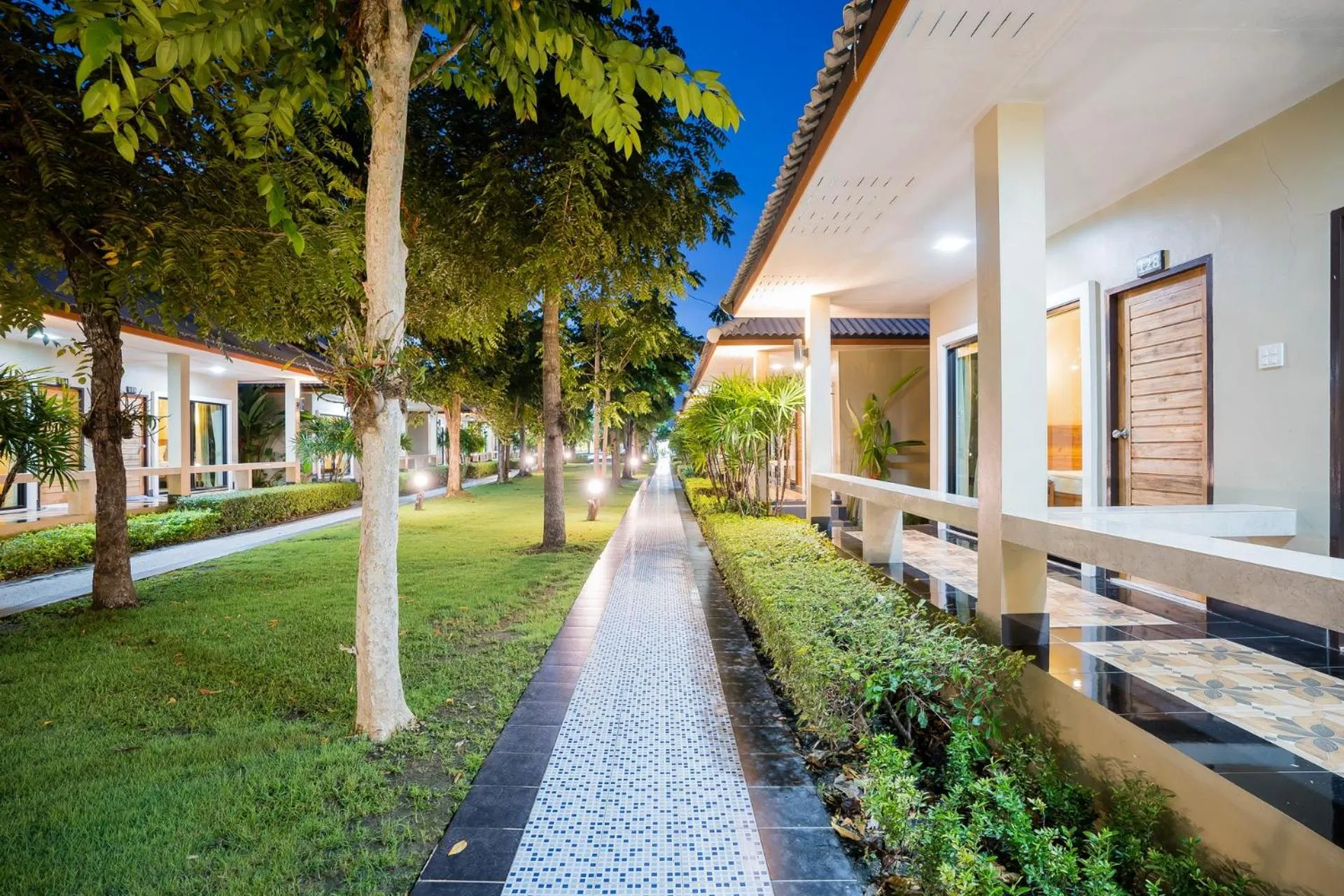 Garden in Tontan Resort Cha-am