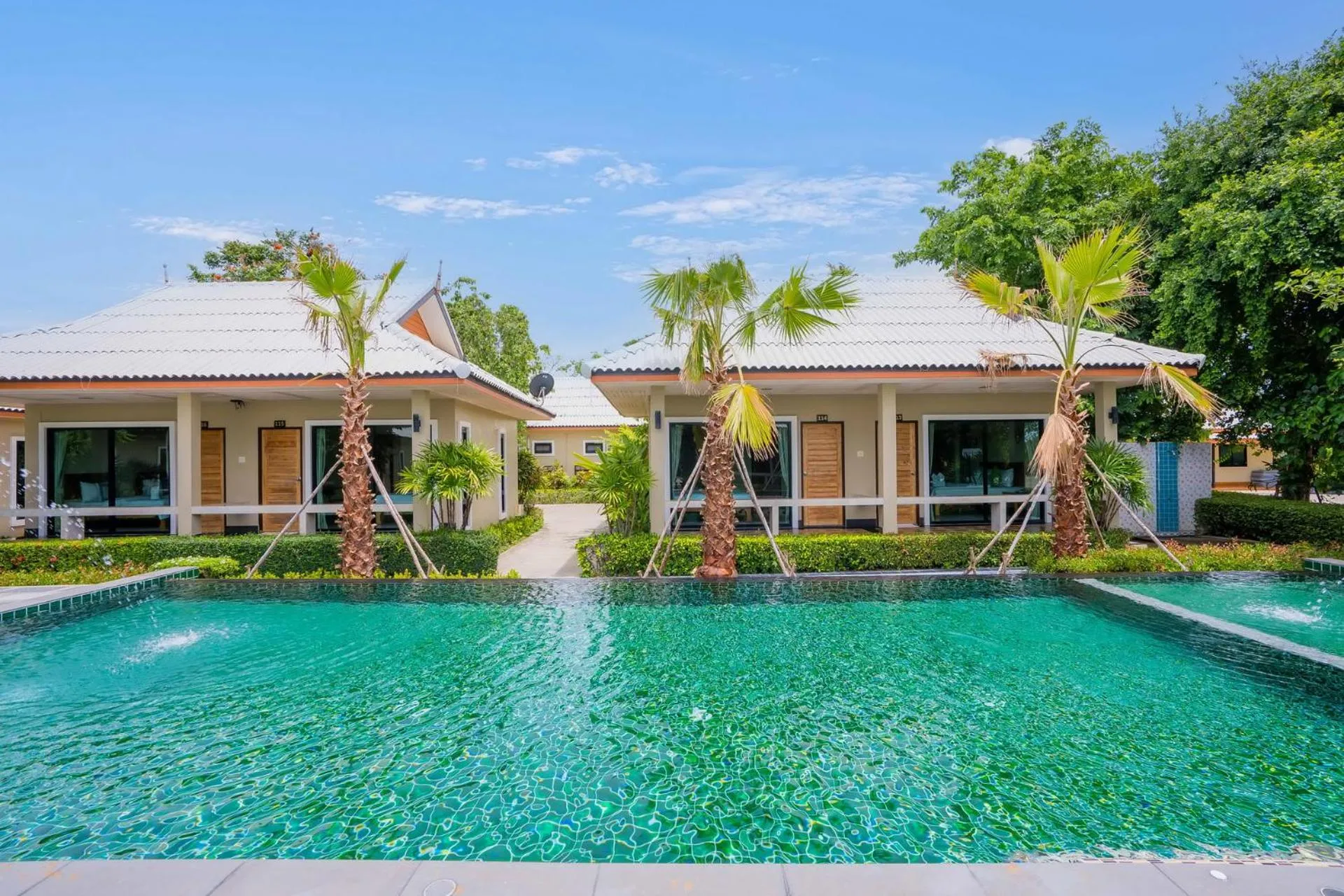 Swimming pool in Tontan Resort Cha-am