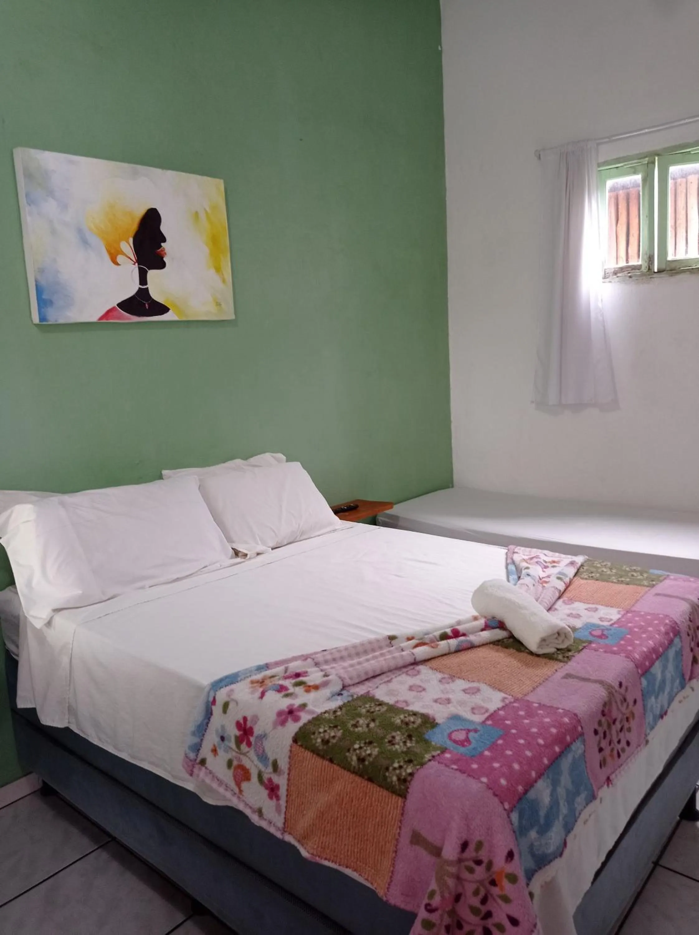 Photo of the whole room, Bed in Pousada Berimbau