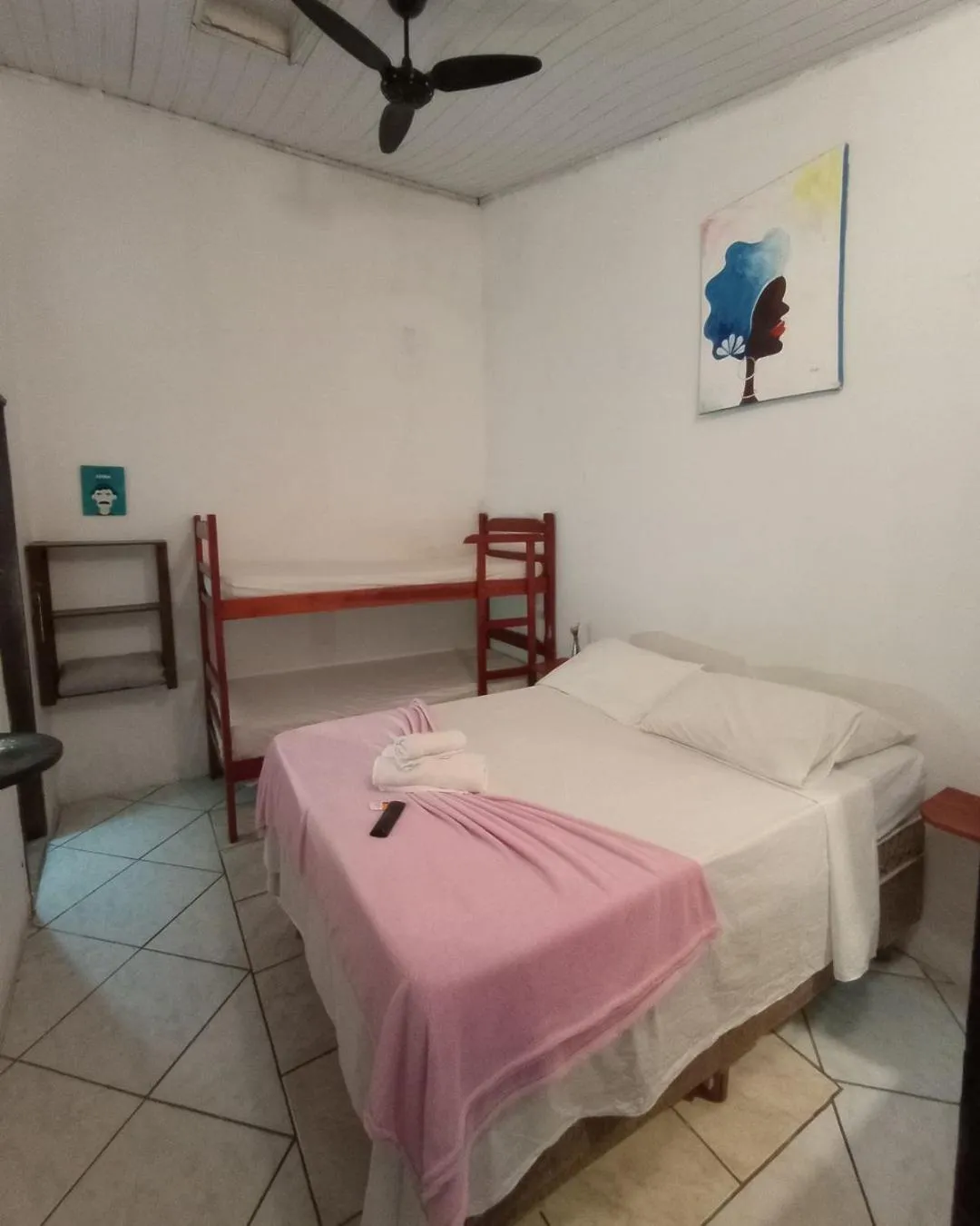 Photo of the whole room, Bed in Pousada Berimbau