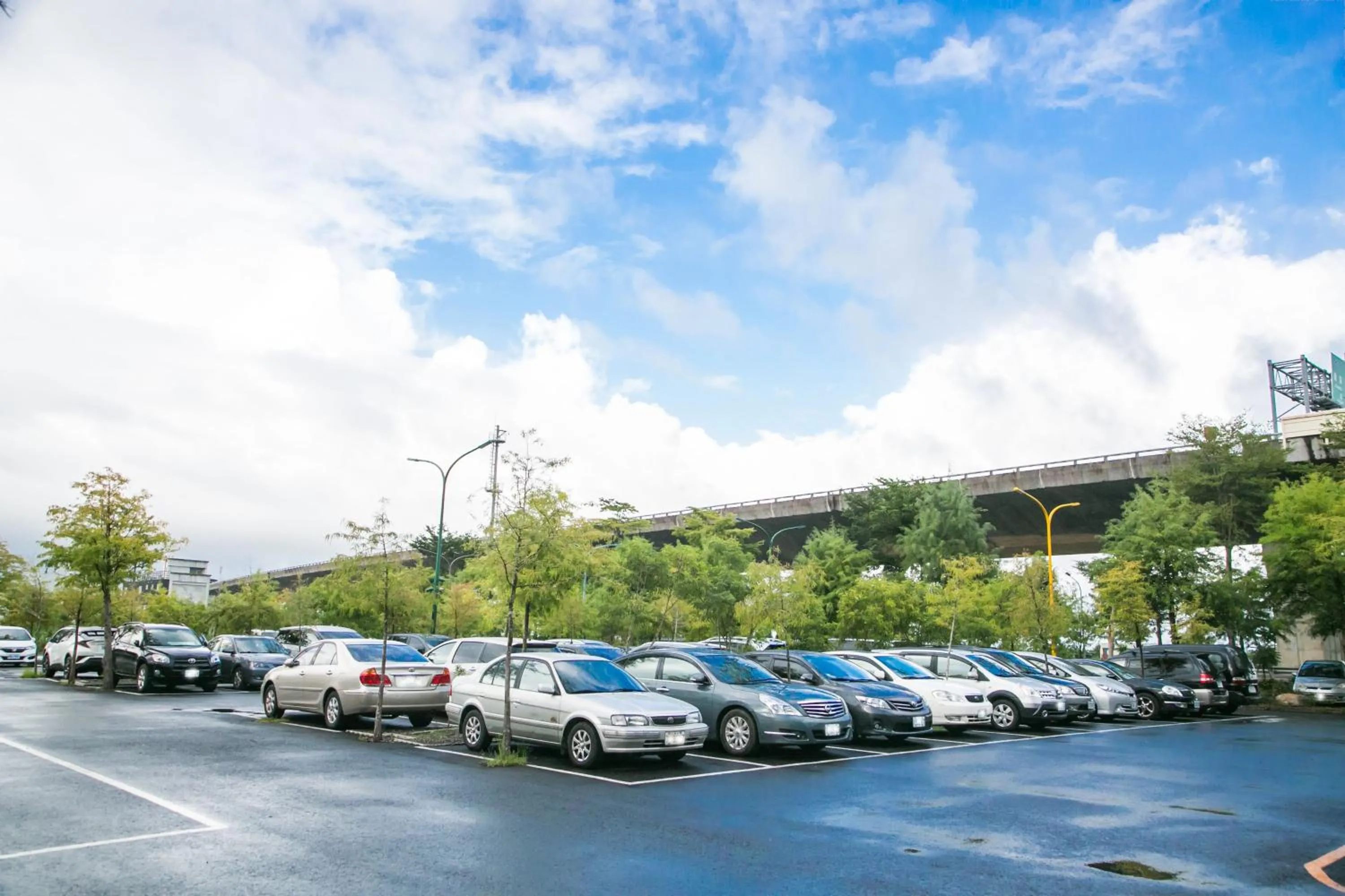 Parking in Shandori Hotel