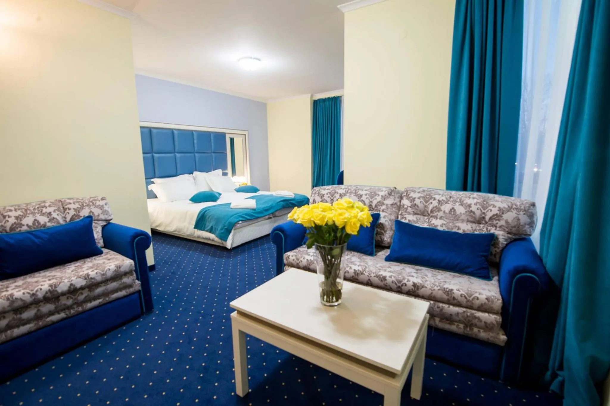 Breakfast, Bed in Hotel Forum