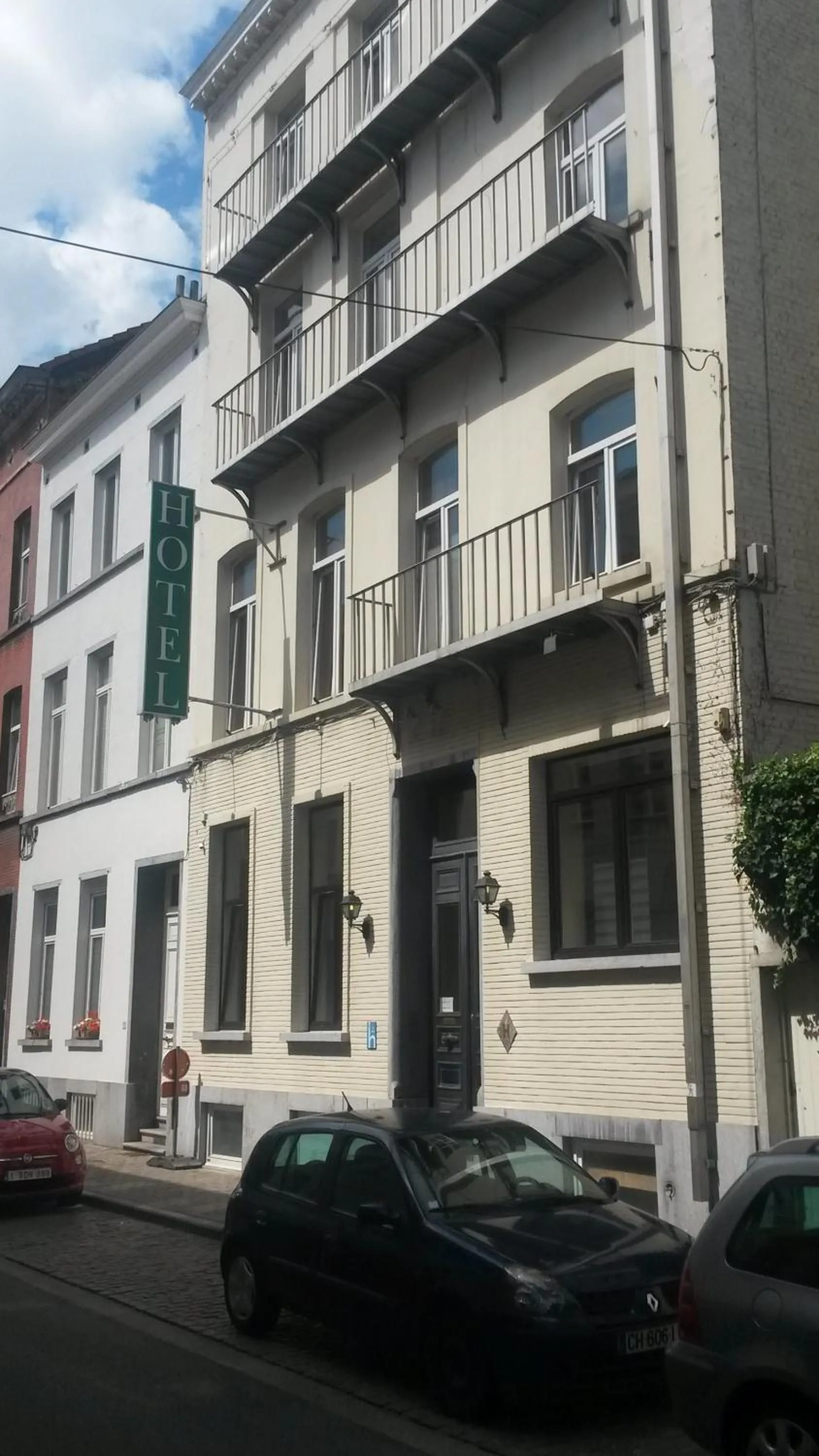 Property building in Hotel Queen Mary