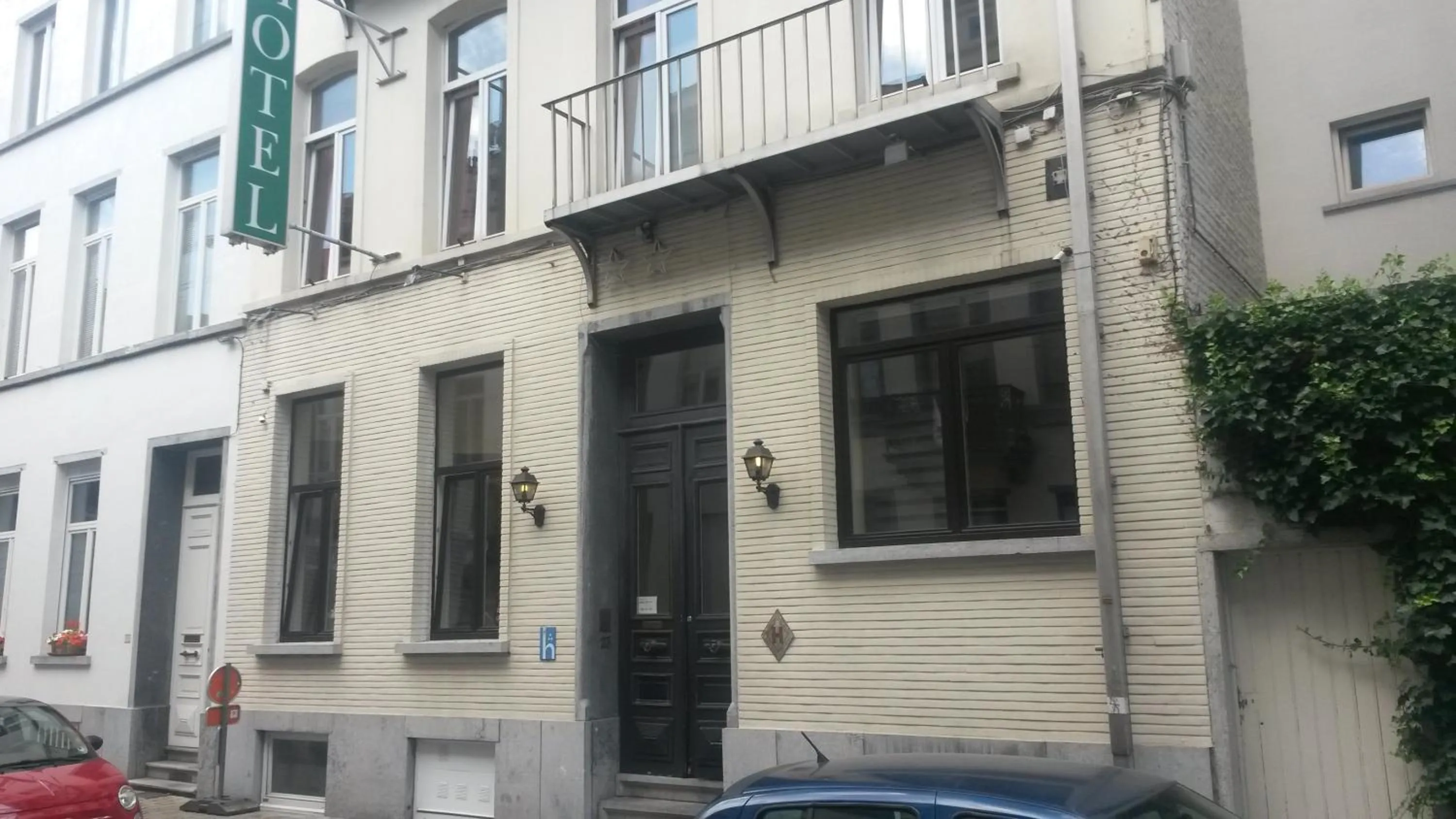 Property building in Hotel Queen Mary